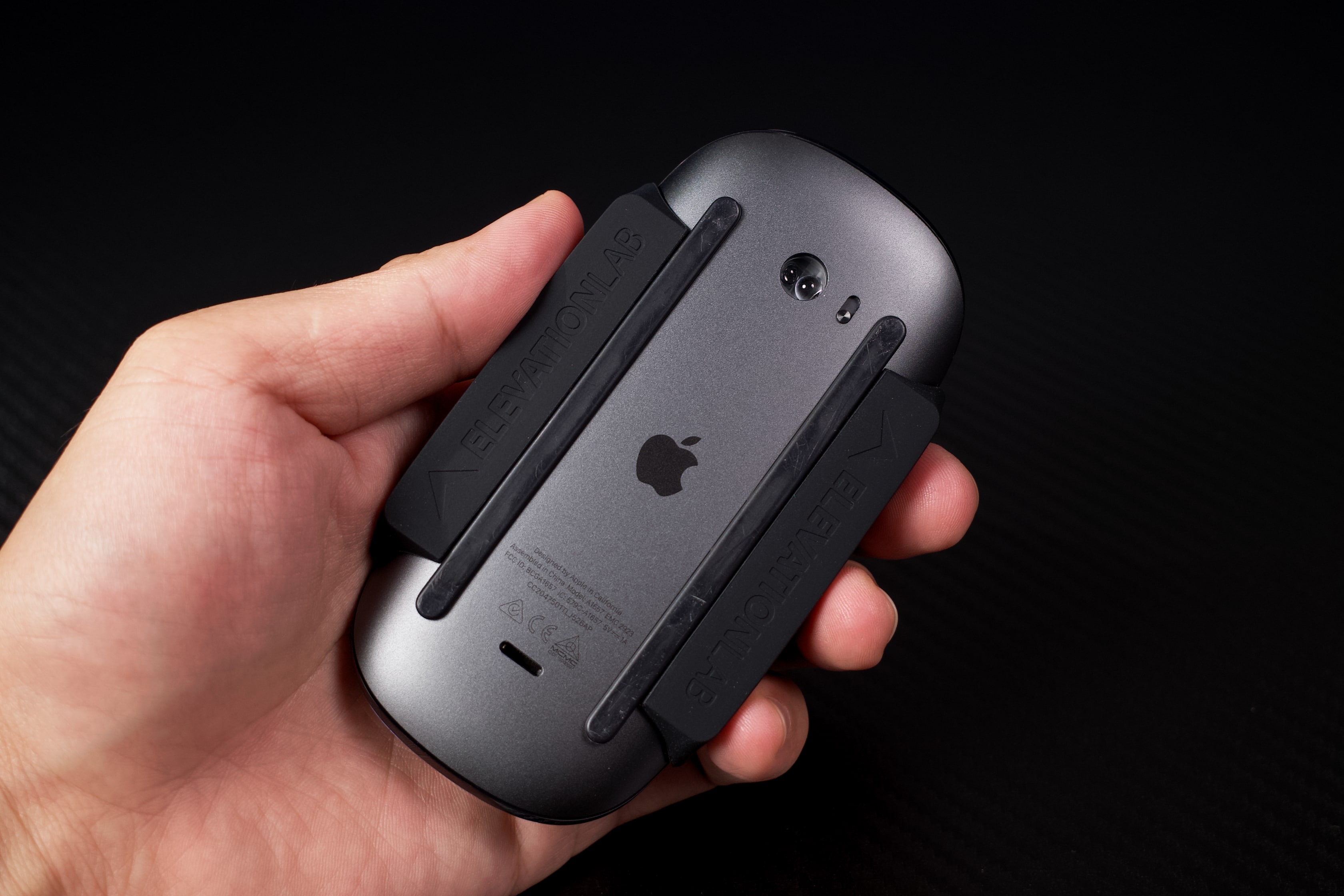 Trên tay Magic Grip, phụ kiện giúp cầm nắm Magic Mouse dễ dàng hơn cho người tay to