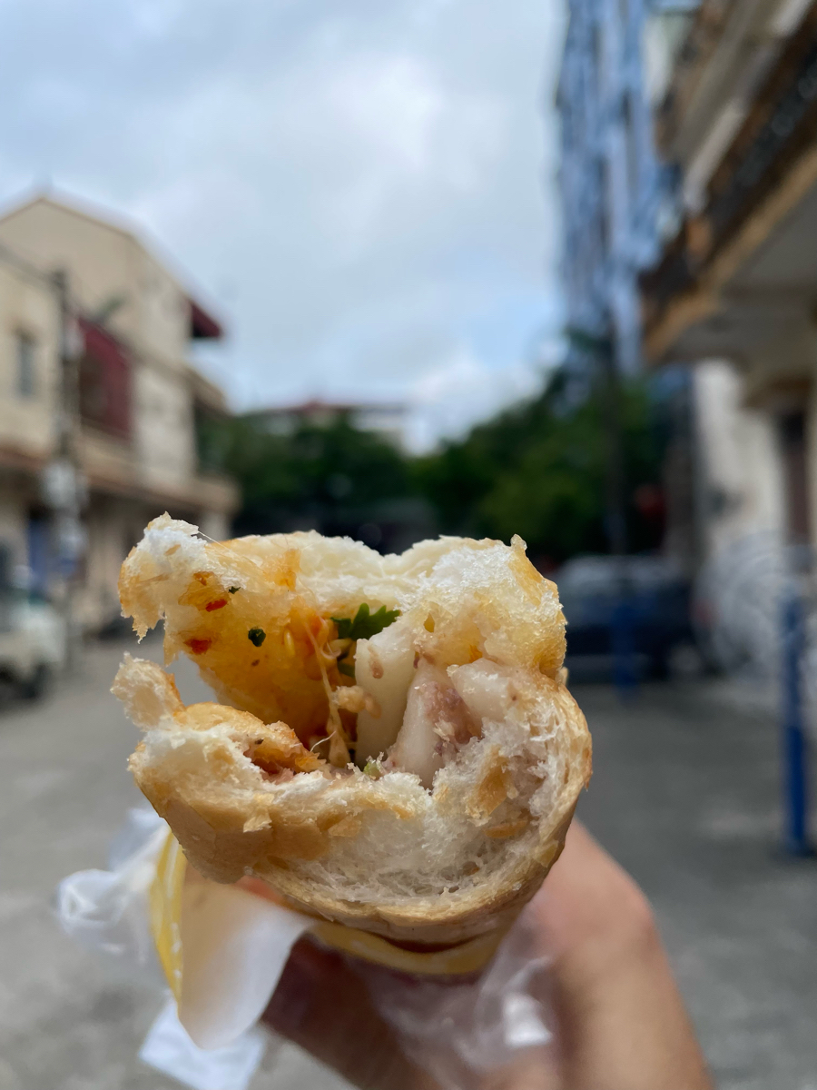 Bánh mì giòn tan. Cay cay