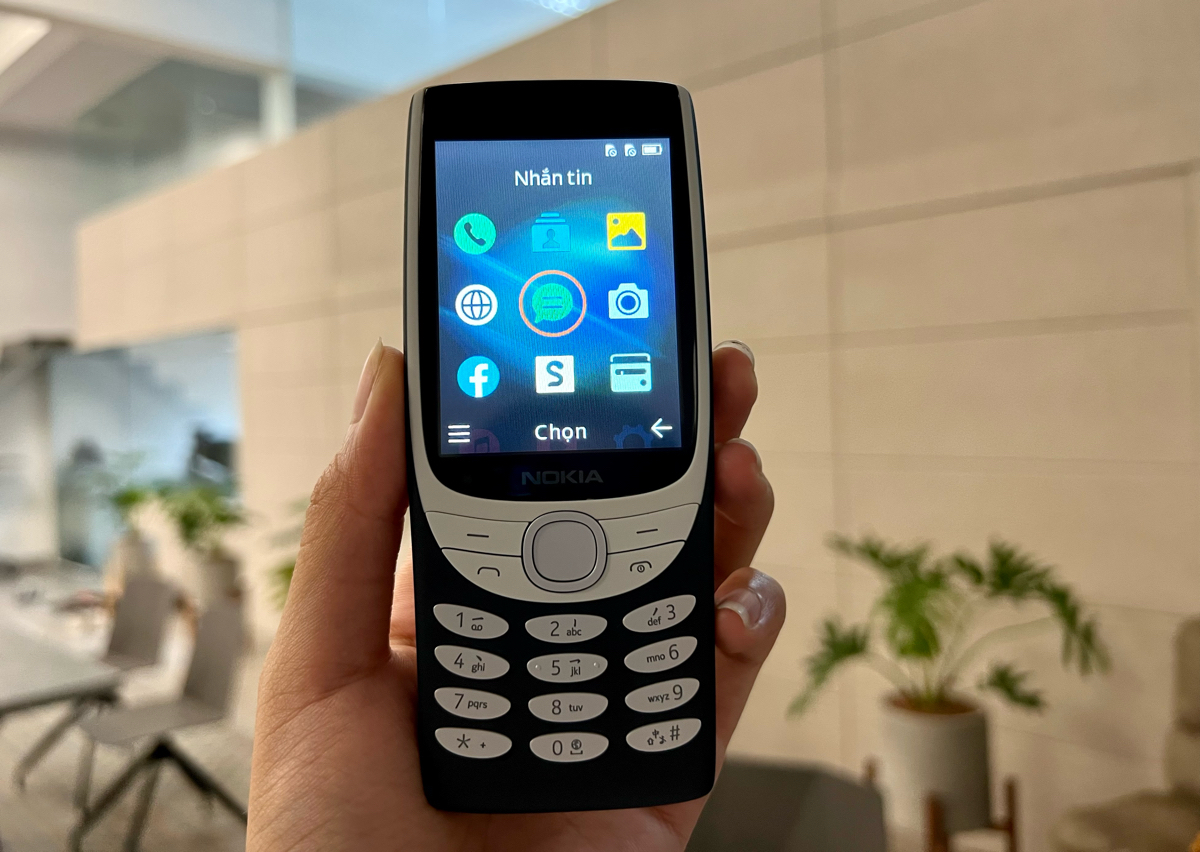 Huyền thoại trở lại- Nokia 8210 4G