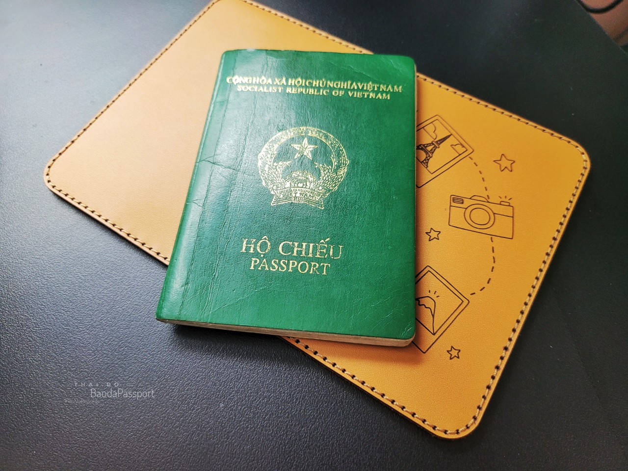 Trên tay Bao da Passport Khacten | TinhteRewards