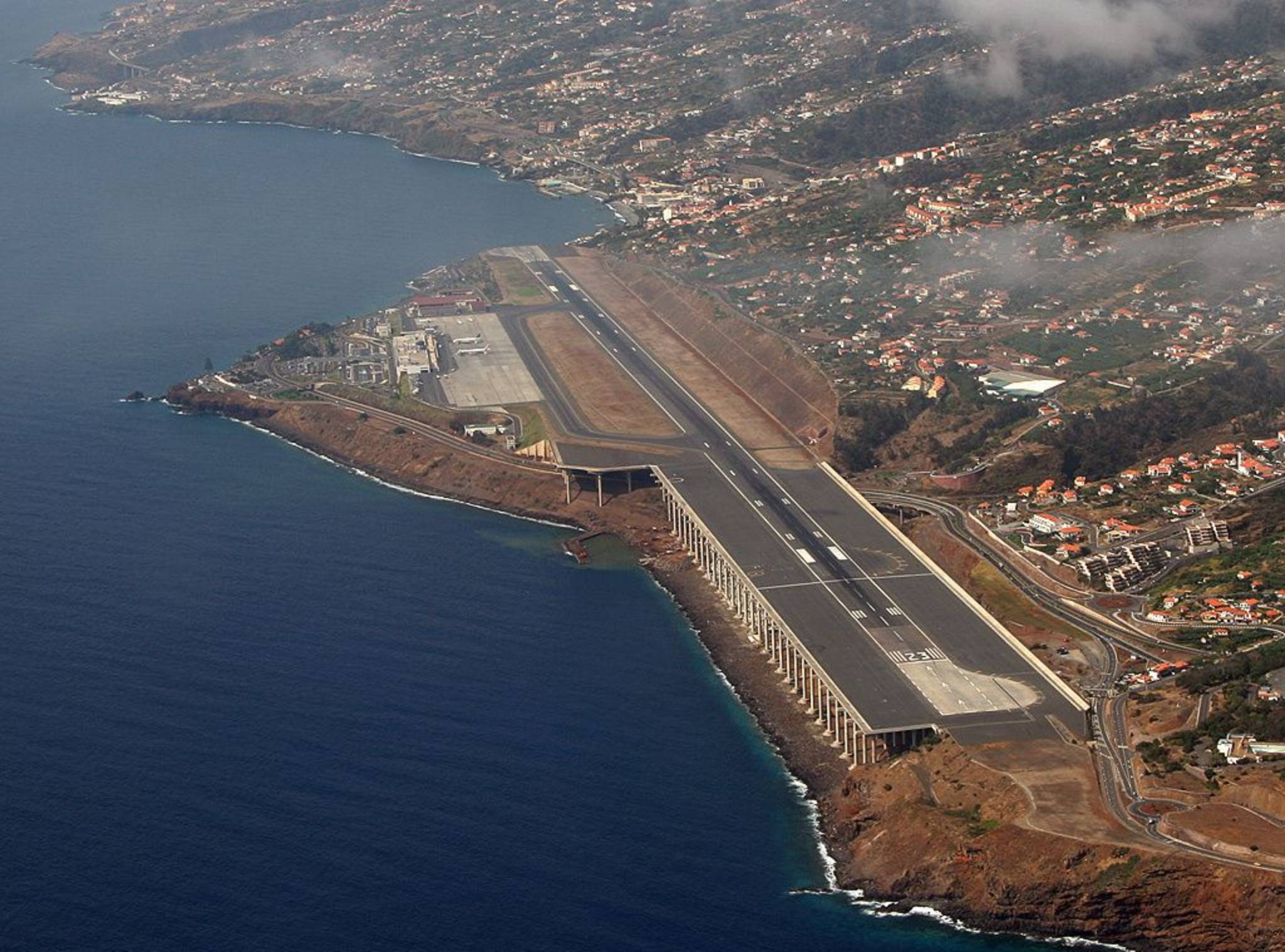 004 Madeira Airport 2016.jpg