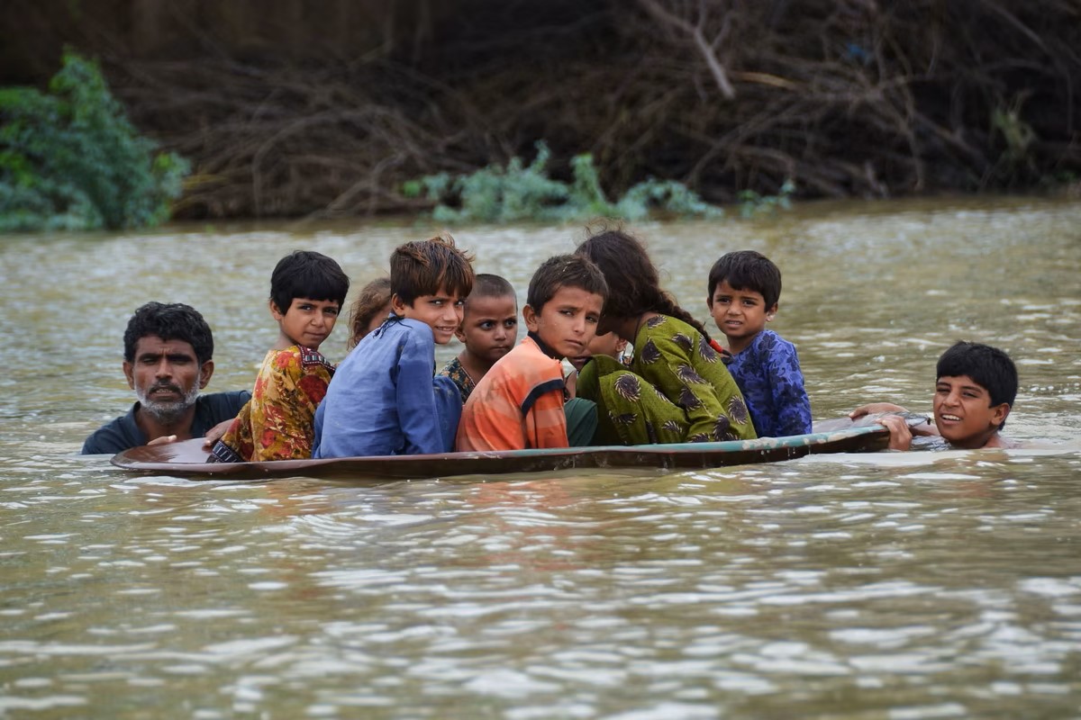 2 mặt đối lập của biến đổi khí hậu: Pakistan thì lũ lụt trong khi thế giới hạn hán - Phần 1