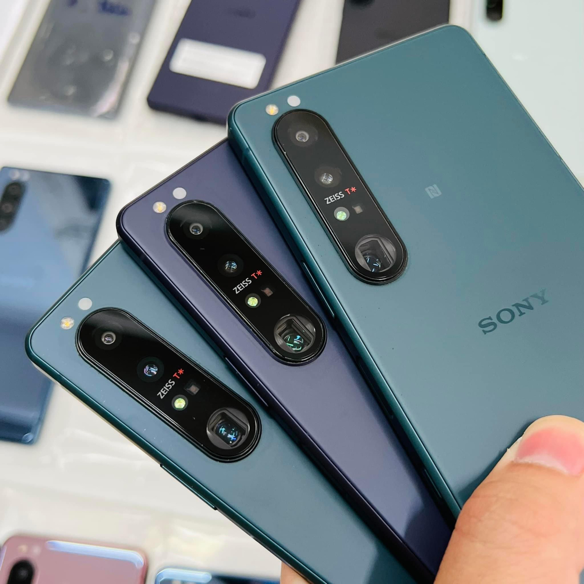 Nhắc nhẹ anh em hôm nay Sony ra mắt Xperia 5 IV nhé. Biết anh em không quan tâm nhưng vẫn nhắc. Vui