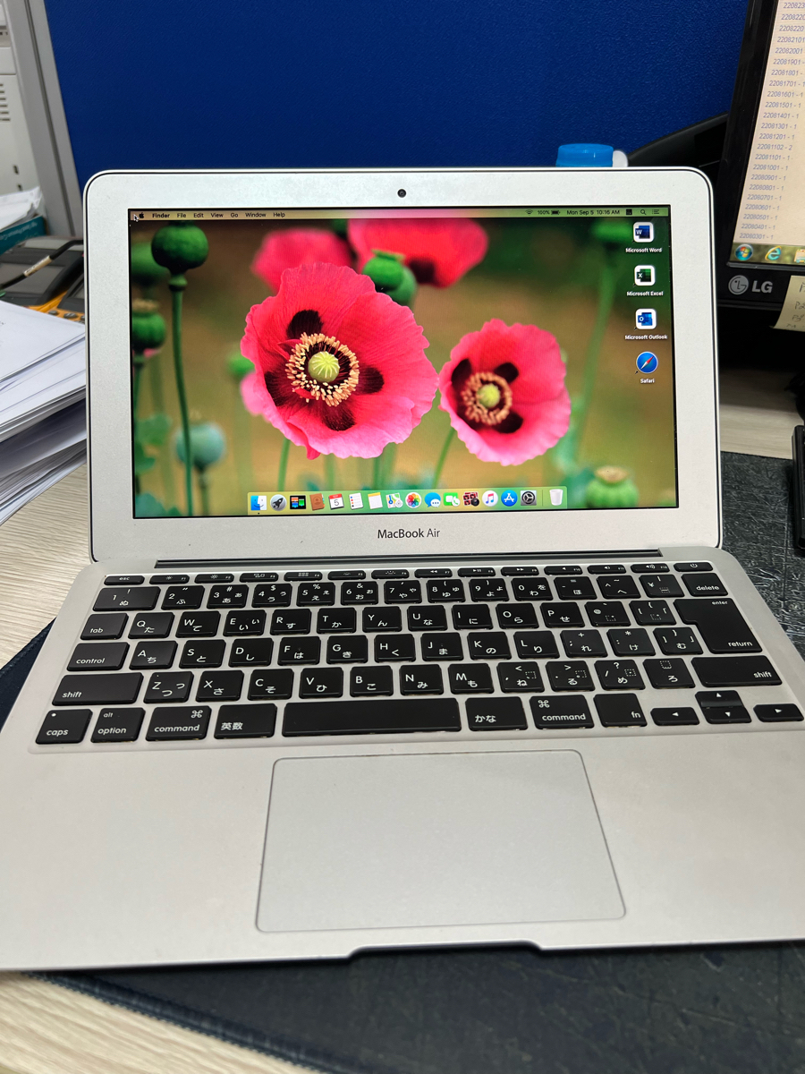 Con nhà nghèo, đến giờ vẫn dùng macbook air 2012 bản nội địa Nhật