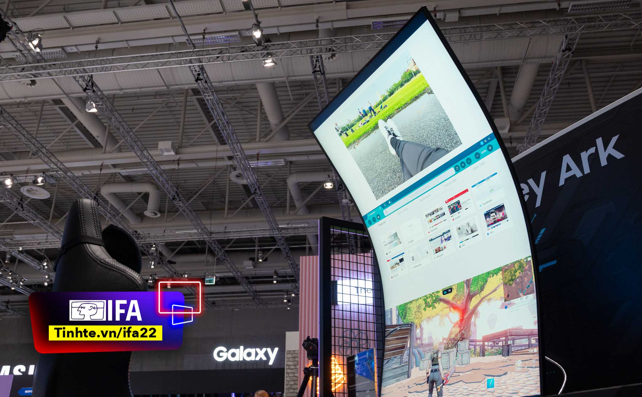 [IFA22] Trên tay màn hình chơi game cong rất ấn tượng của Samsung