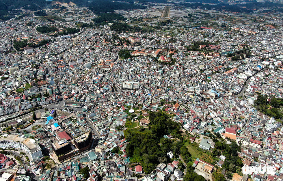 TẠI SAO HỌ LẠI CHỬI?