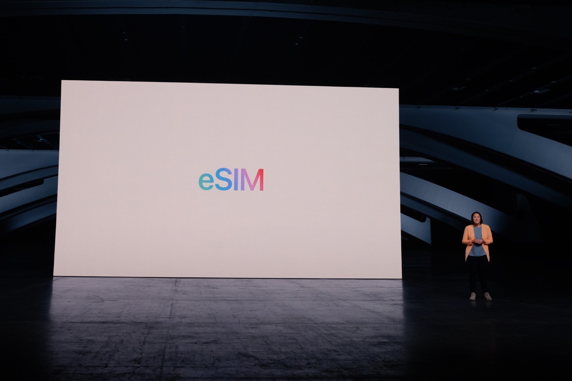 iPhone bán ở Mỹ sẽ không có khe SIM, chỉ hỗ trợ eSIM; bản Hong Kong vẫn 2 SIM vật lý