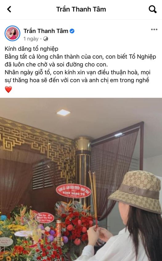 hoa rơi cửa phập