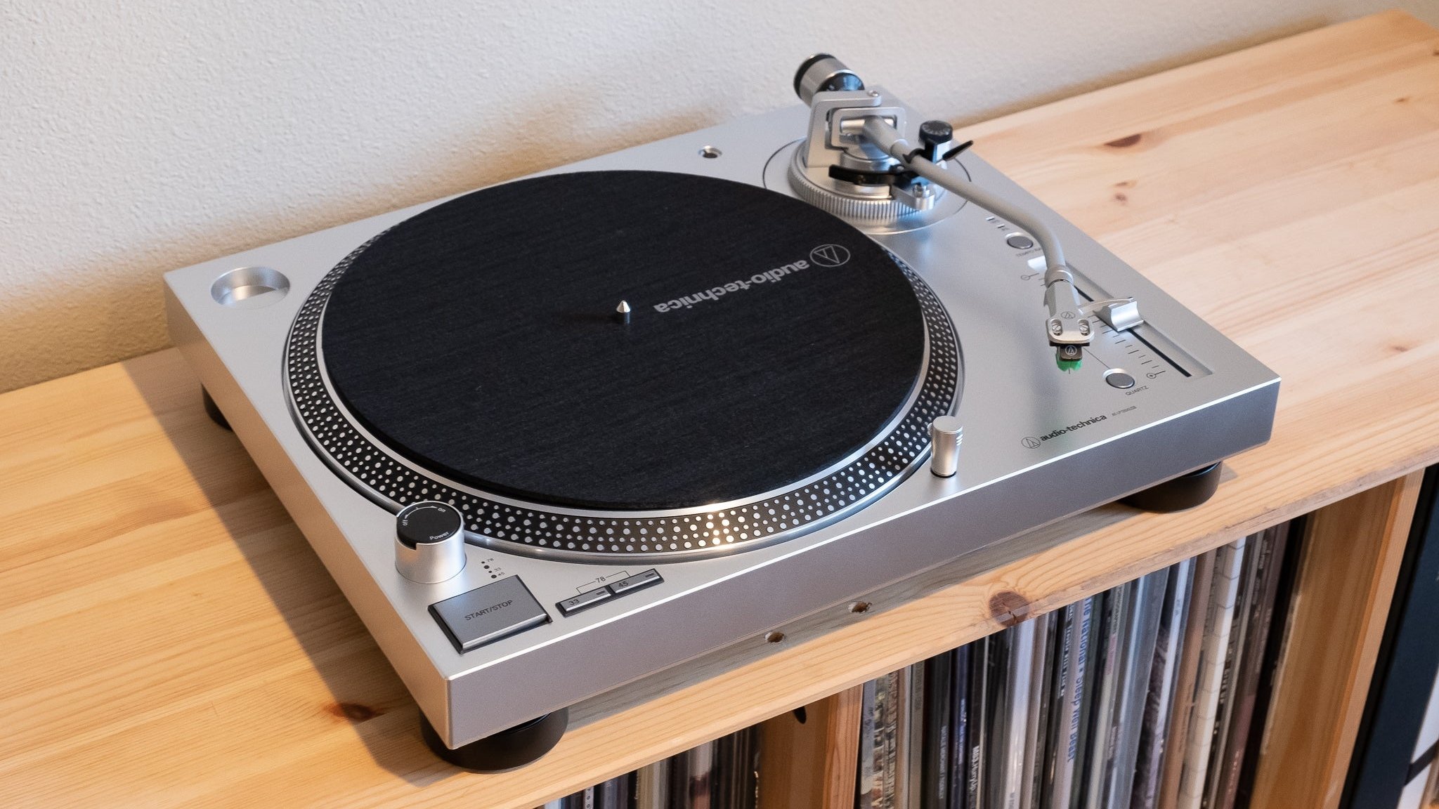 tinhte-turntable-integrated-speaker-1.jpg