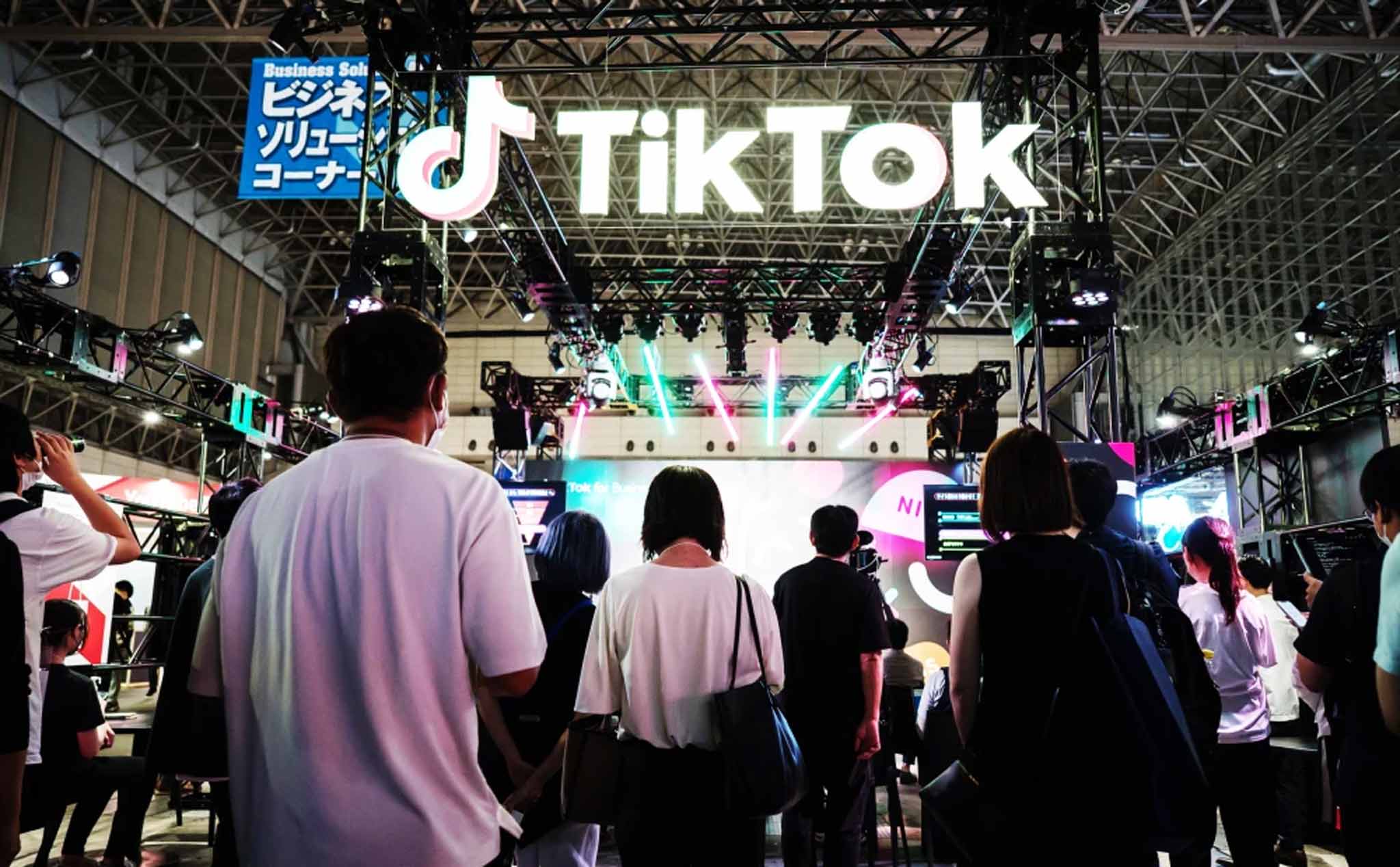 Tiktok Now: tính năng quay dual camera với thông báo mỗi ngày trên Tiktok