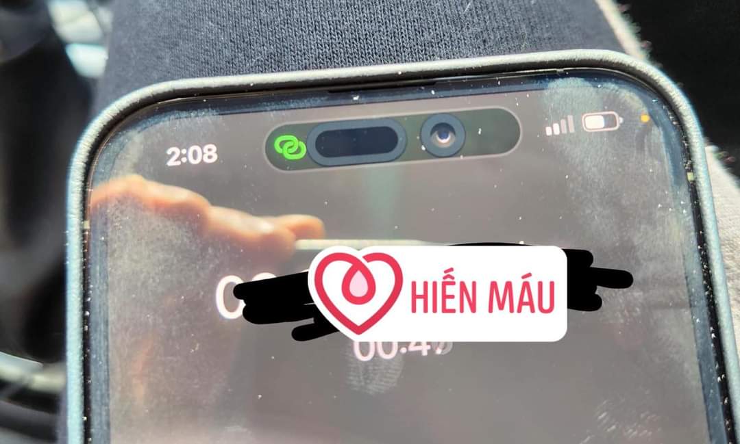 Hình ảnh cụm face id mới của Iphone 14 khi sử dụng ngoài nắng