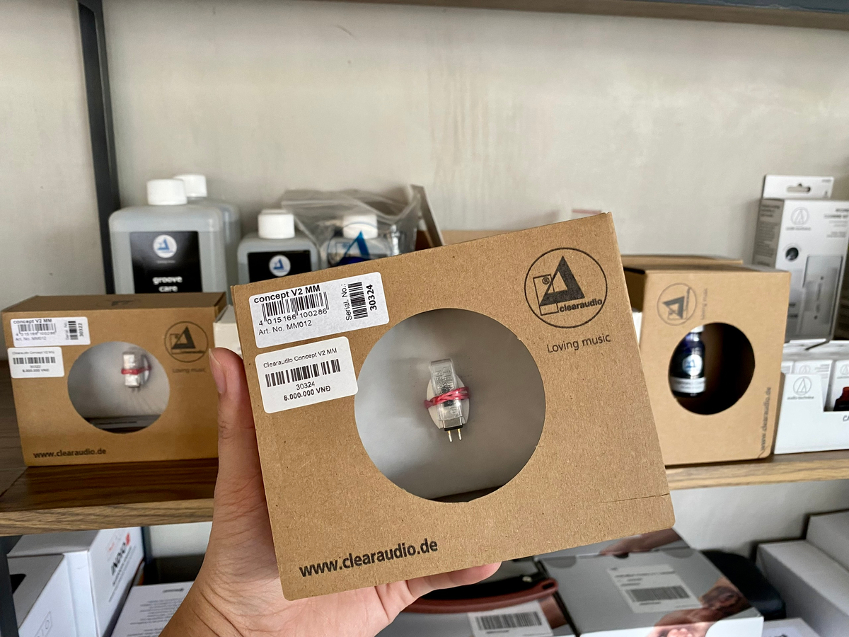 bức ảnh này nhắc nhở anh em nào chưa thay kim cho mâm đĩa than thì thay em Clearaudio Concept V2...