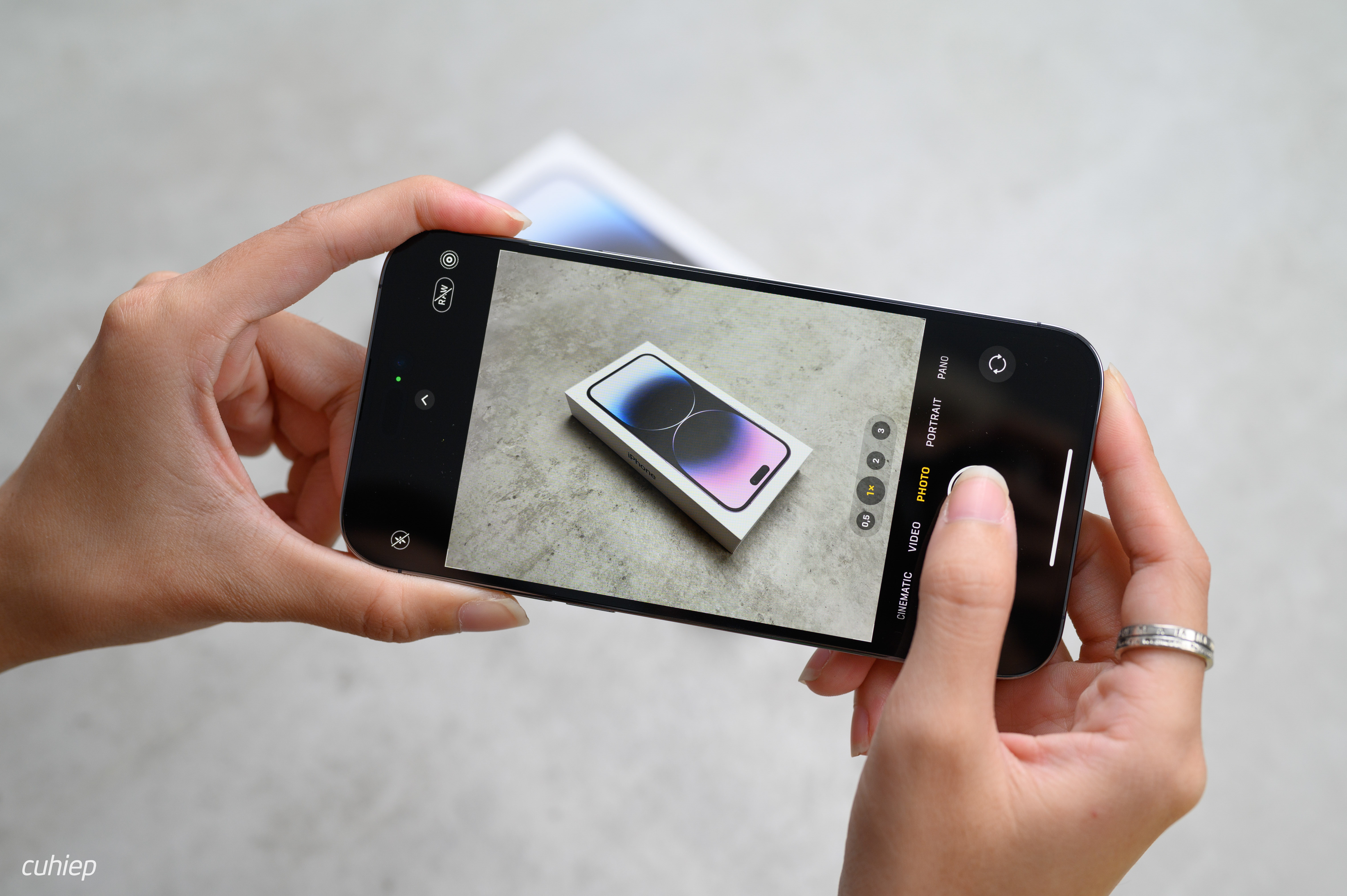 Người dùng iPhone 14 Pro/Pro Max phàn nàn ống kính rung lắc khi quay chụp bằng TikTok hoặc Instagram