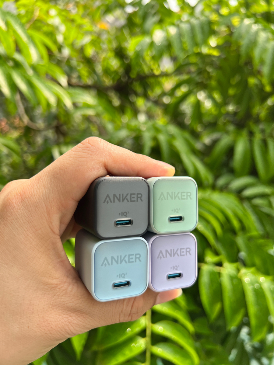 Mấy con Anker GaN Pro - 30W mới nó màu mè y như mấy con Iphone 14 series