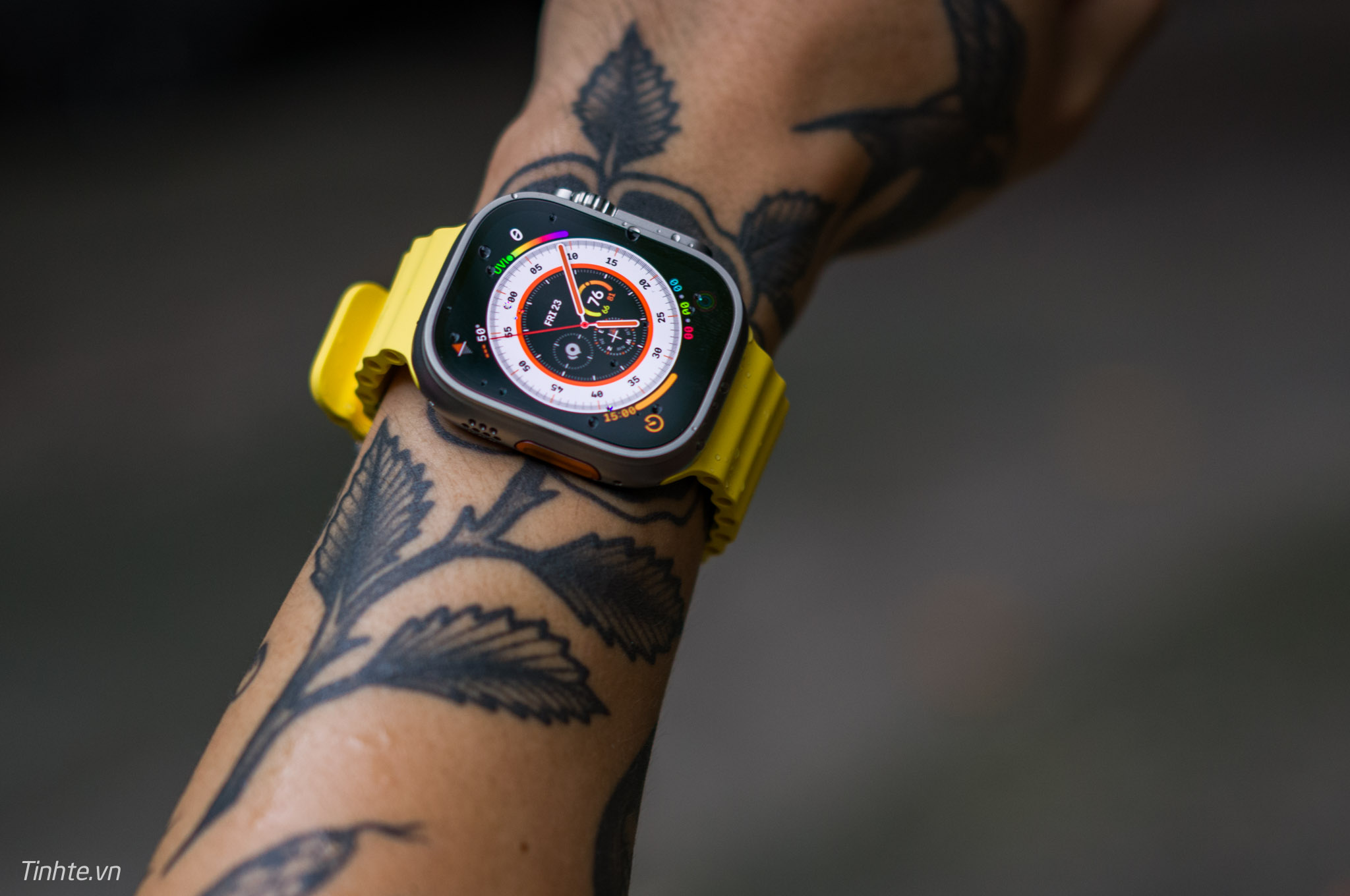 Trên tay Apple Watch Ultra dây Ocean chuyên cho hoạt động lặn