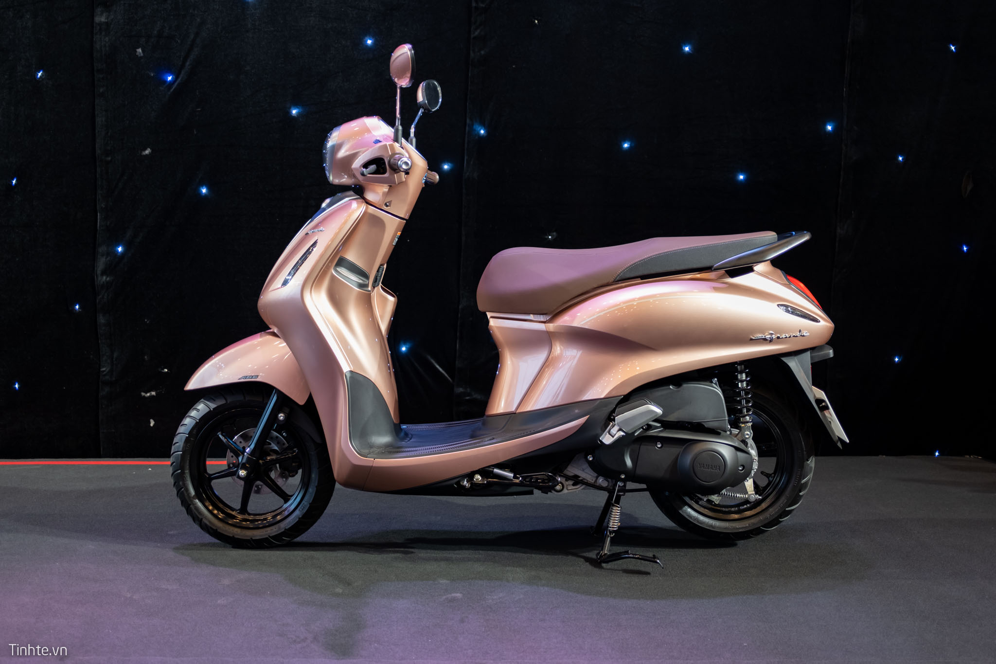 trên_tay_yamaha_grande_hybrid_2022_tinhte-12.jpg