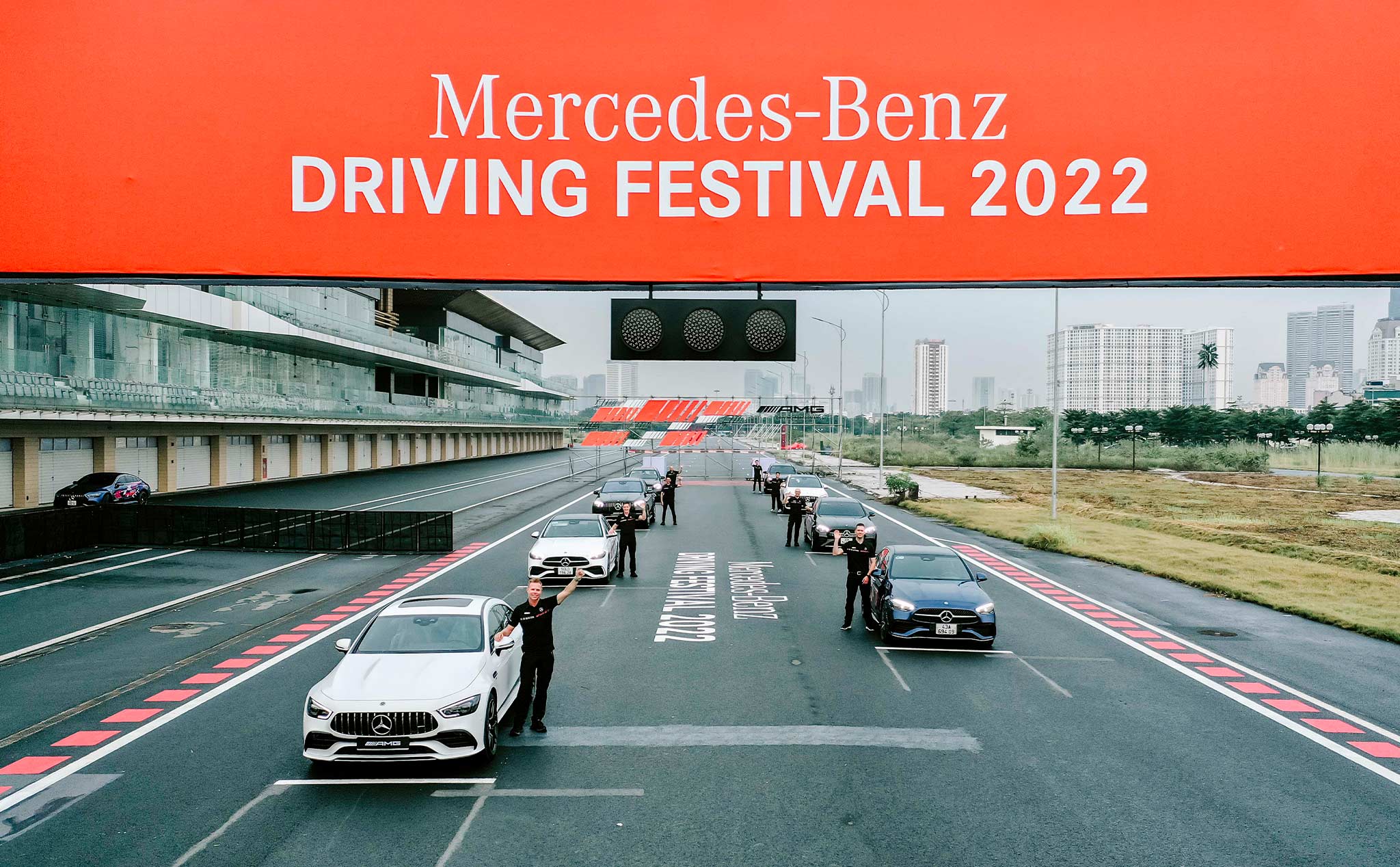 MBDF2022: Ngày hội trải nghiệm xe Mercedes-Benz tại đường đua F1 Hà Nội