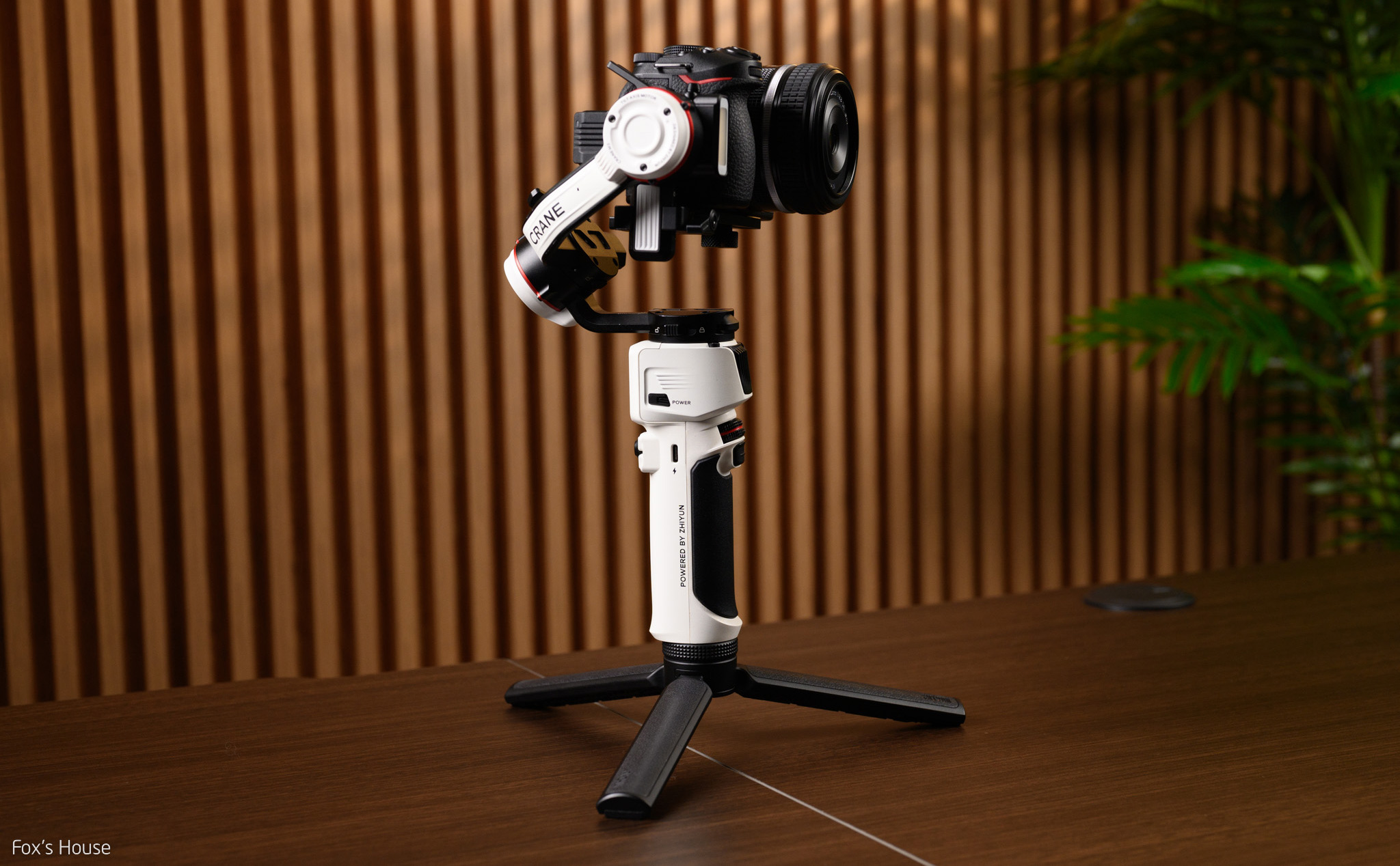 Trên tay Zhiyun Crane M3: Nhỏ gọn, ngoại hình đẹp, tải trọng 2KG, có đèn trợ sáng...