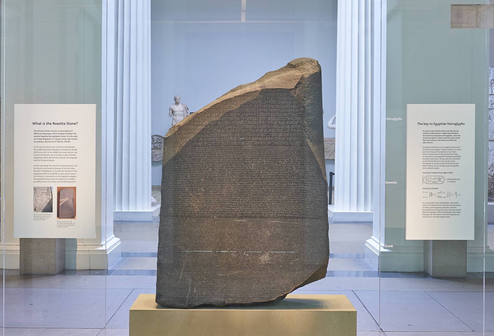 200 năm trước, con người giải mã được viên đá Rosetta - chìa khoá của nền văn minh Ai Cập cổ đại
