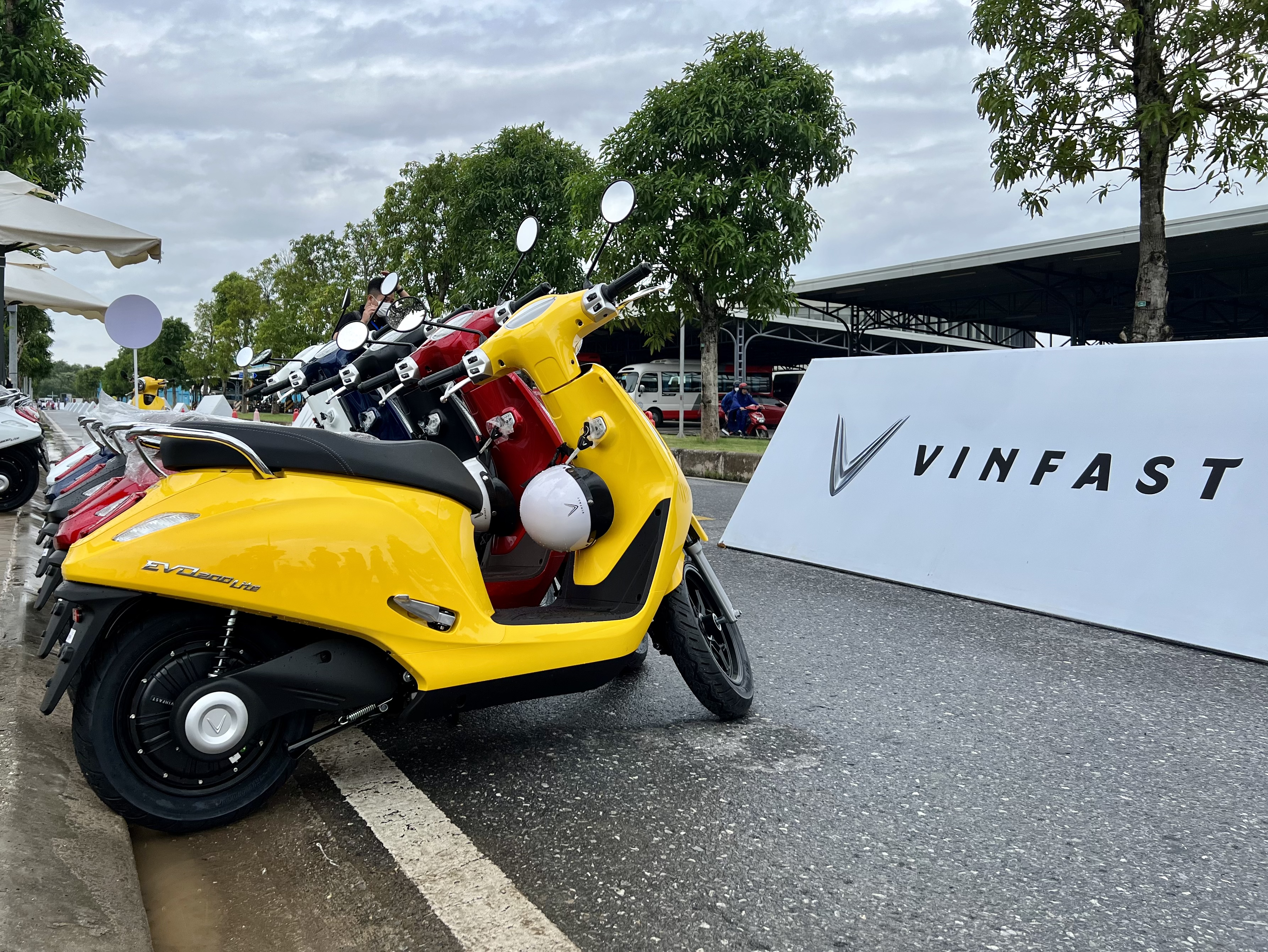 VinFast bắt đầu bàn giao xe máy điện Evo 200