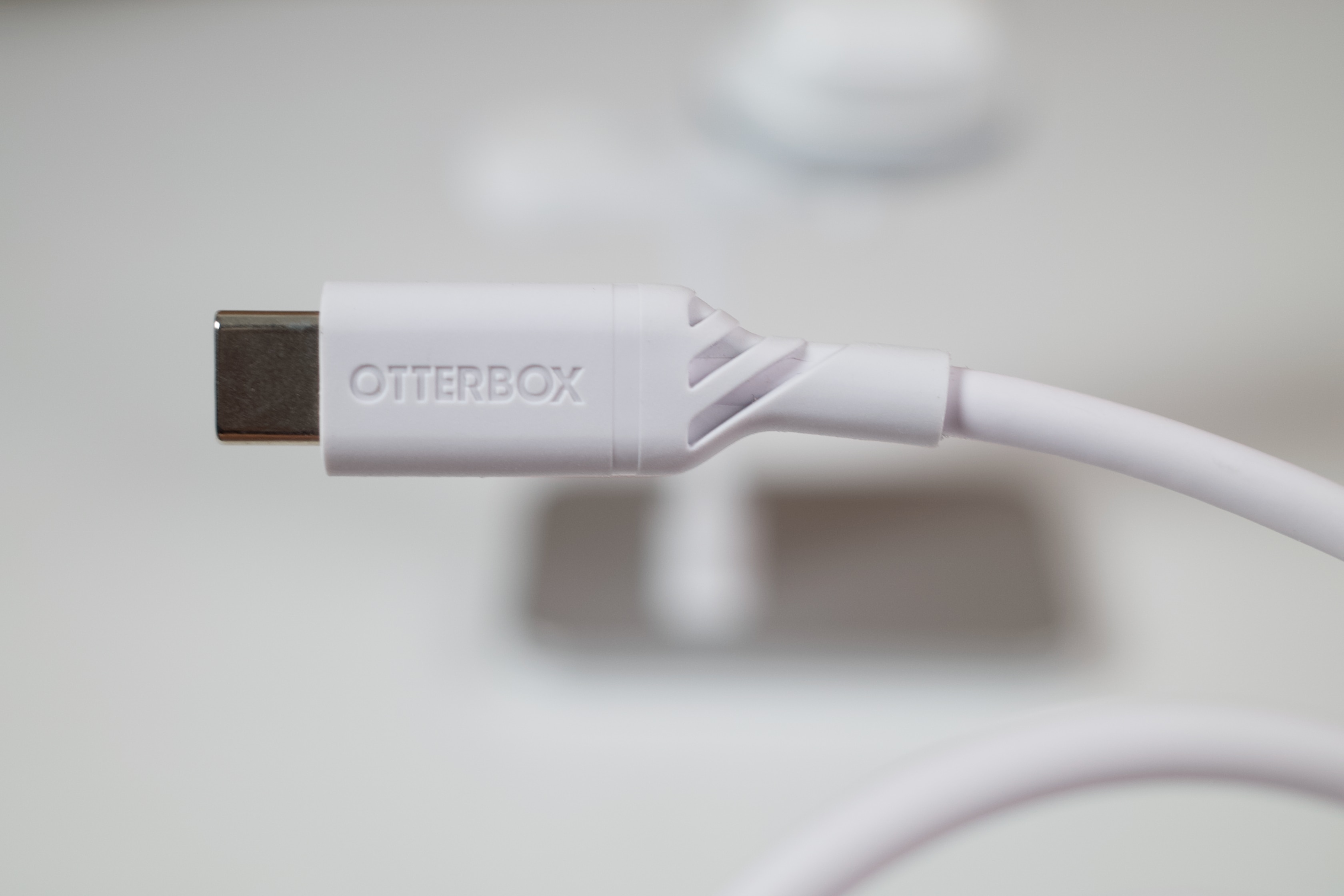 tinhte_otterbox_2_in_1_magsafe_charger_22.jpg