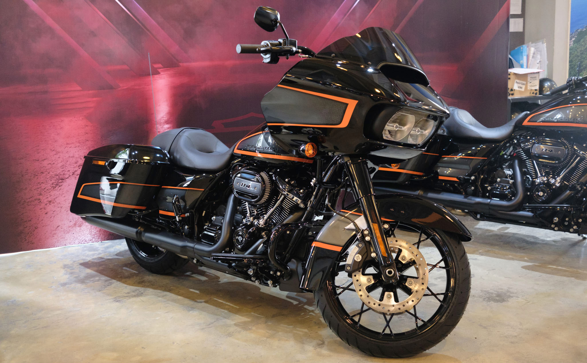 [Hình Ảnh] Harley-Davidson phối màu Apex Factory Custom Paint 2022 tại Việt Nam