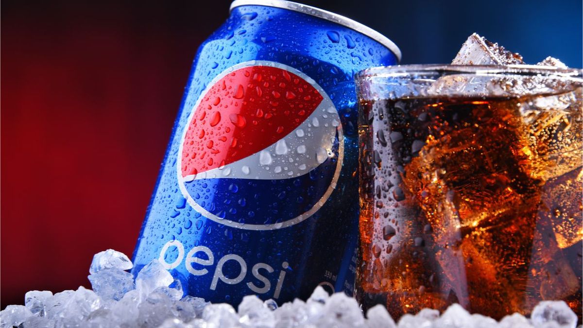 Pepsi khởi động chiến dịch chứng minh màu xanh lam tươi mát hơn màu đỏ để “đá xoáy” đối thủ.