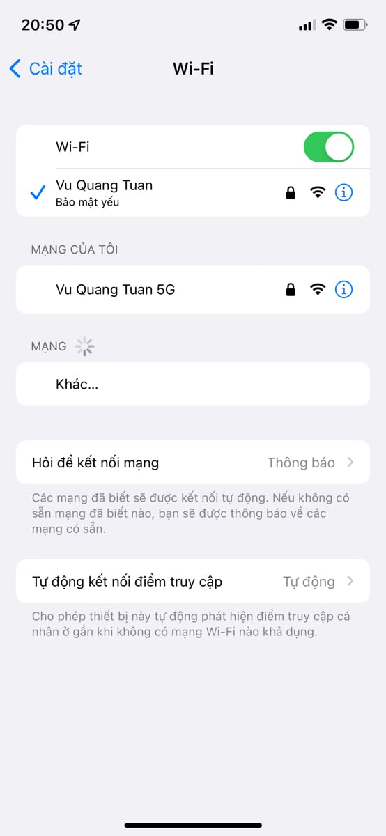 anh em cho hỏi lỗi mà máy vẫn đang hiện bắt wifi full vạch sóng ở góc trên màn hình nhưng máy không