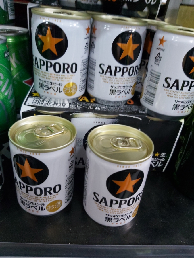 Sapporo lon nhỏ, Cola lon nhỏ nhìn hay thiệt.