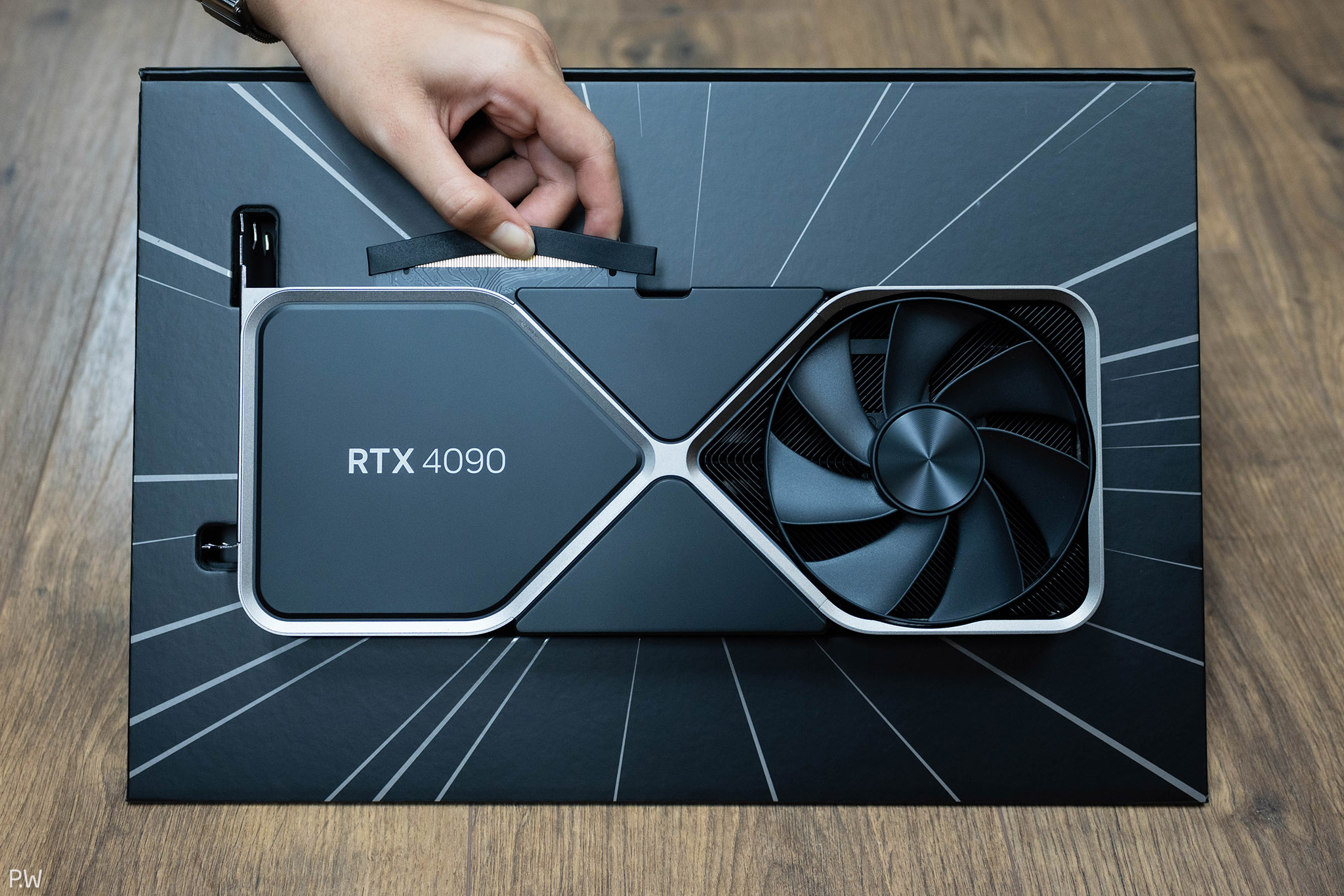 Vài mẫu RTX 4090 yêu cầu nguồn từ 1000W trở lên, thay vì 850W như Nvidia khuyến cáo