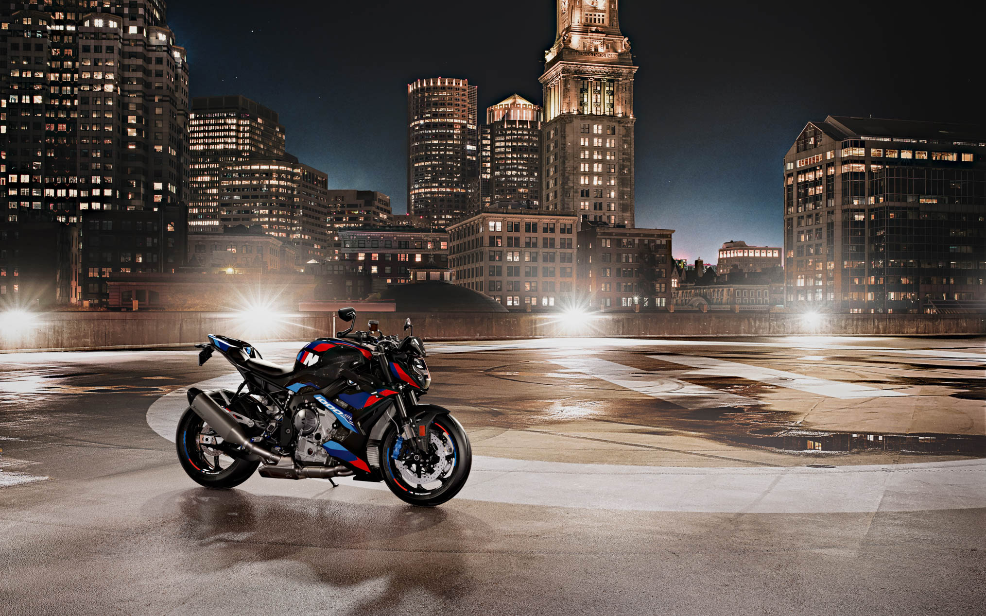 bmwm1000r-19.jpg