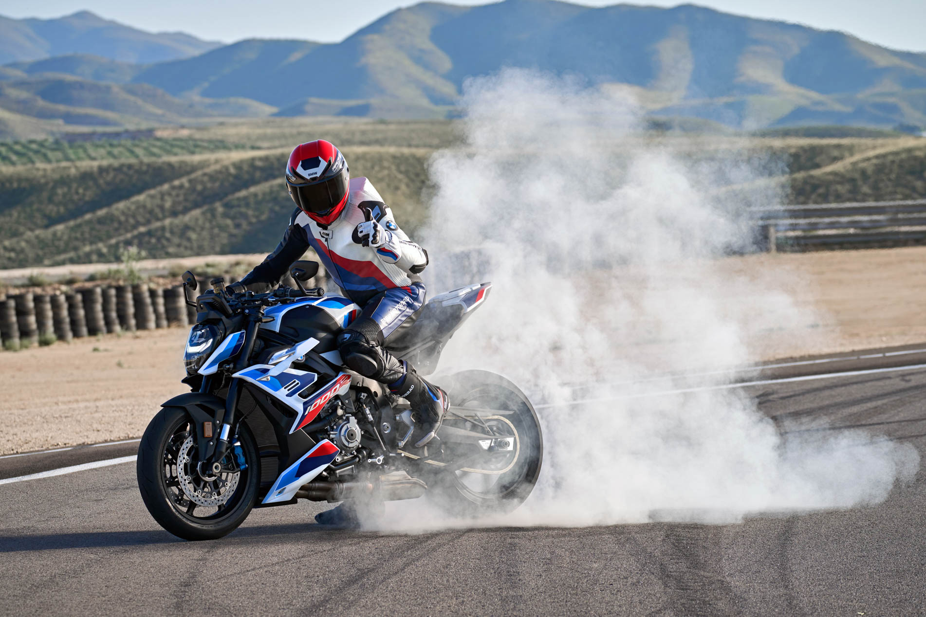 bmwm1000r-15.jpg