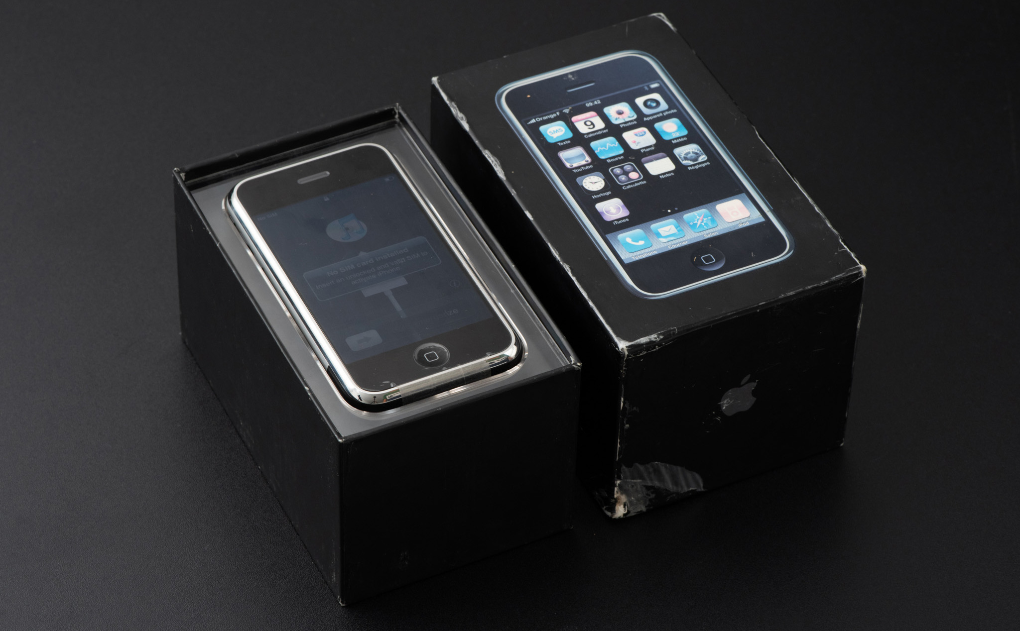 Một chiếc iPhone đời đầu nguyên seal lên sàn đấu giá, thu về gần 40 nghìn USD