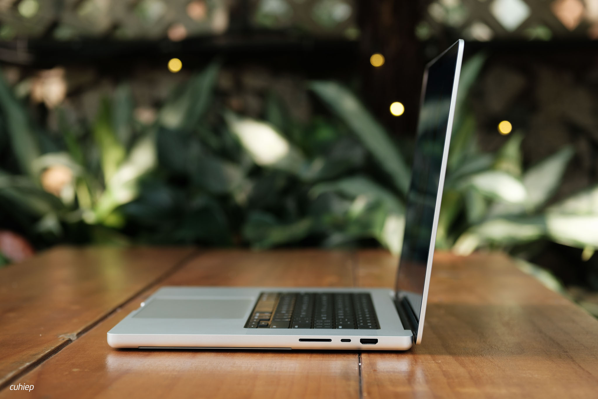 Review MacBook Pro 16" M1 Max: Không có gì phàn nàn ngoài bộ gõ, mà giờ thì bộ gõ đã được sửa