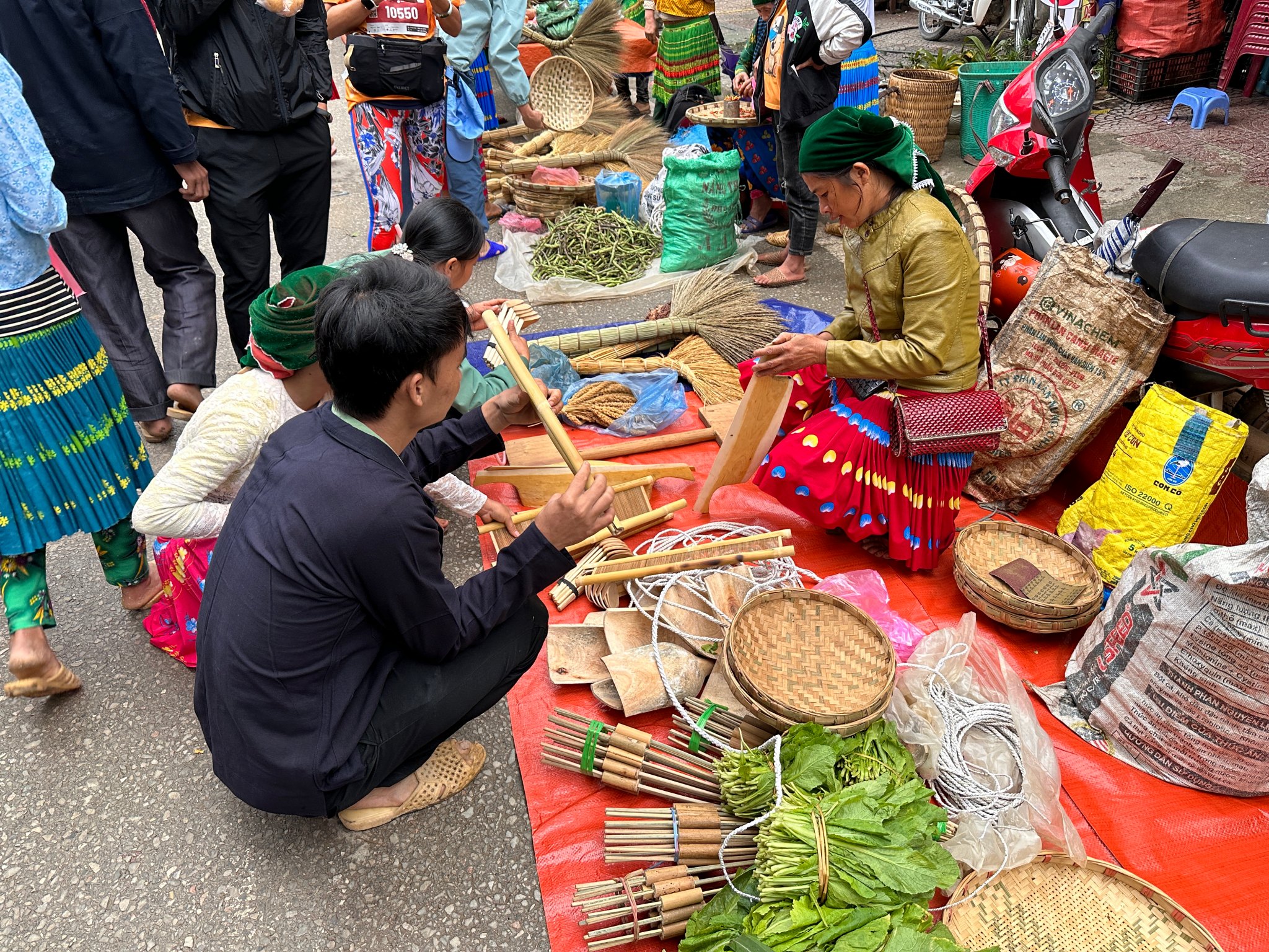 Meo Vac weekend flea market.jpg