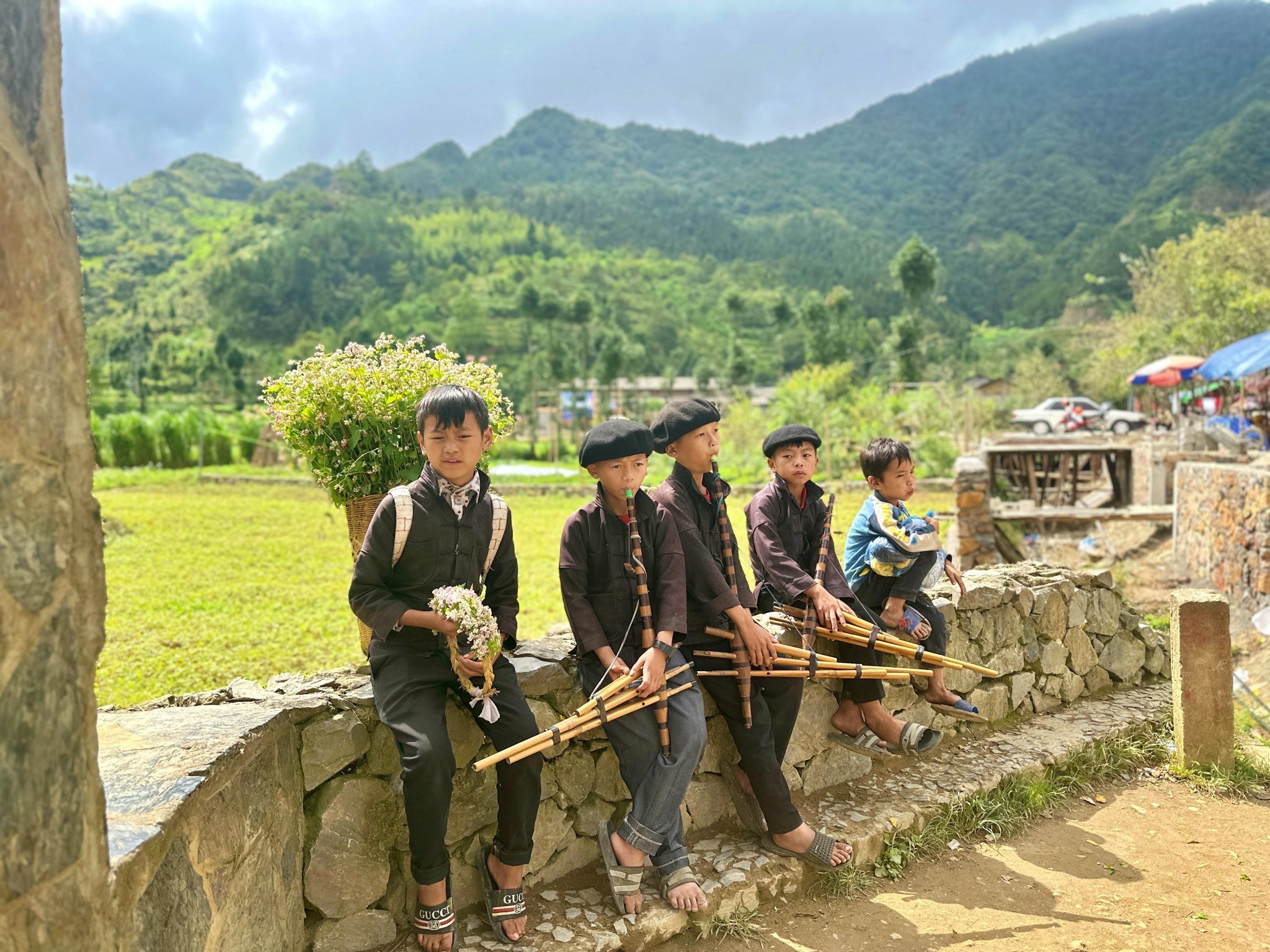 boy bands at Sung La Village.jpg