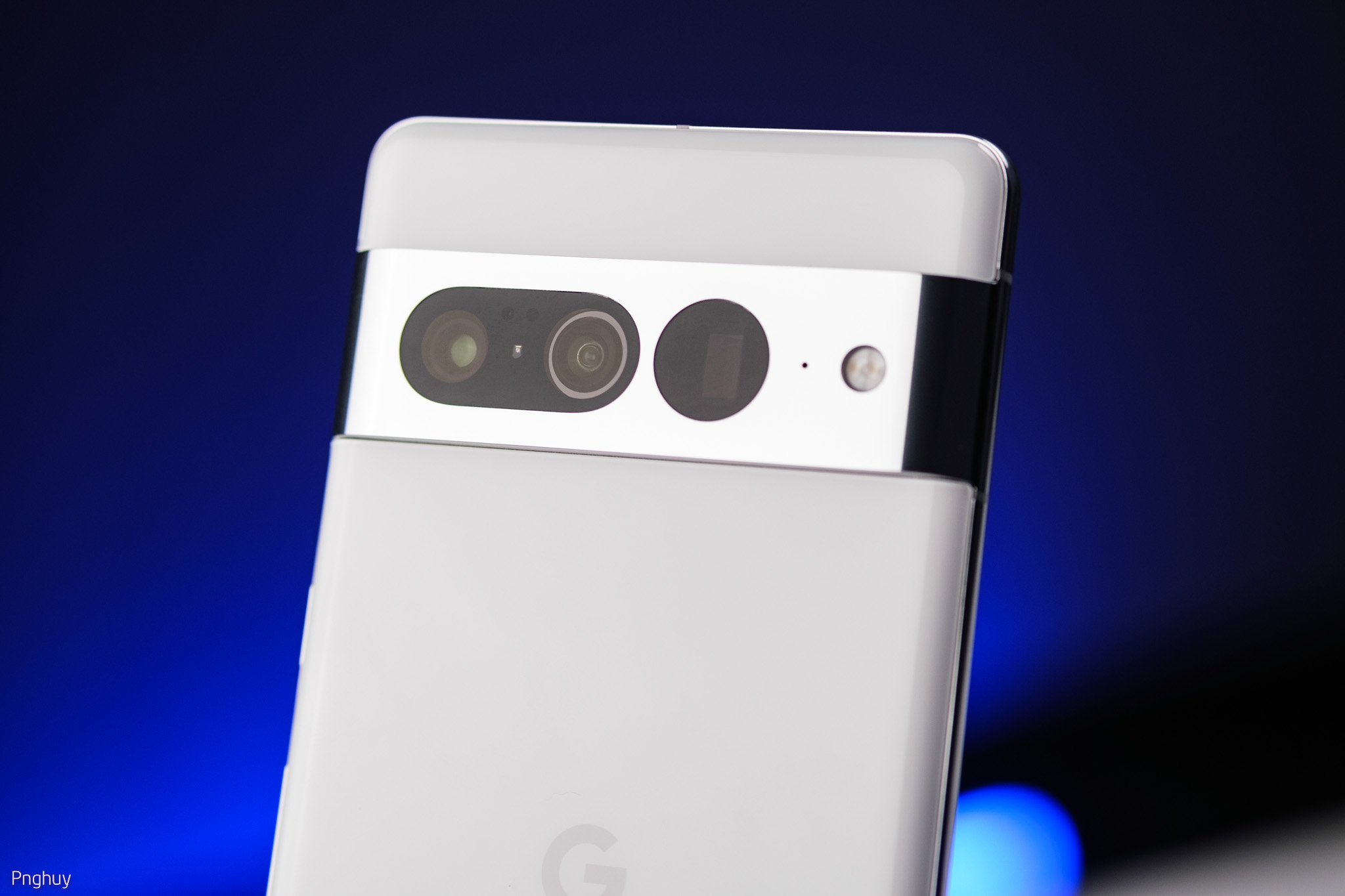 Tin đồn Google Pixel 7a sẽ có nhiều trang bị còn tốt hơn dòng Pro: mặt lưng gốm, camera tele 64MP?