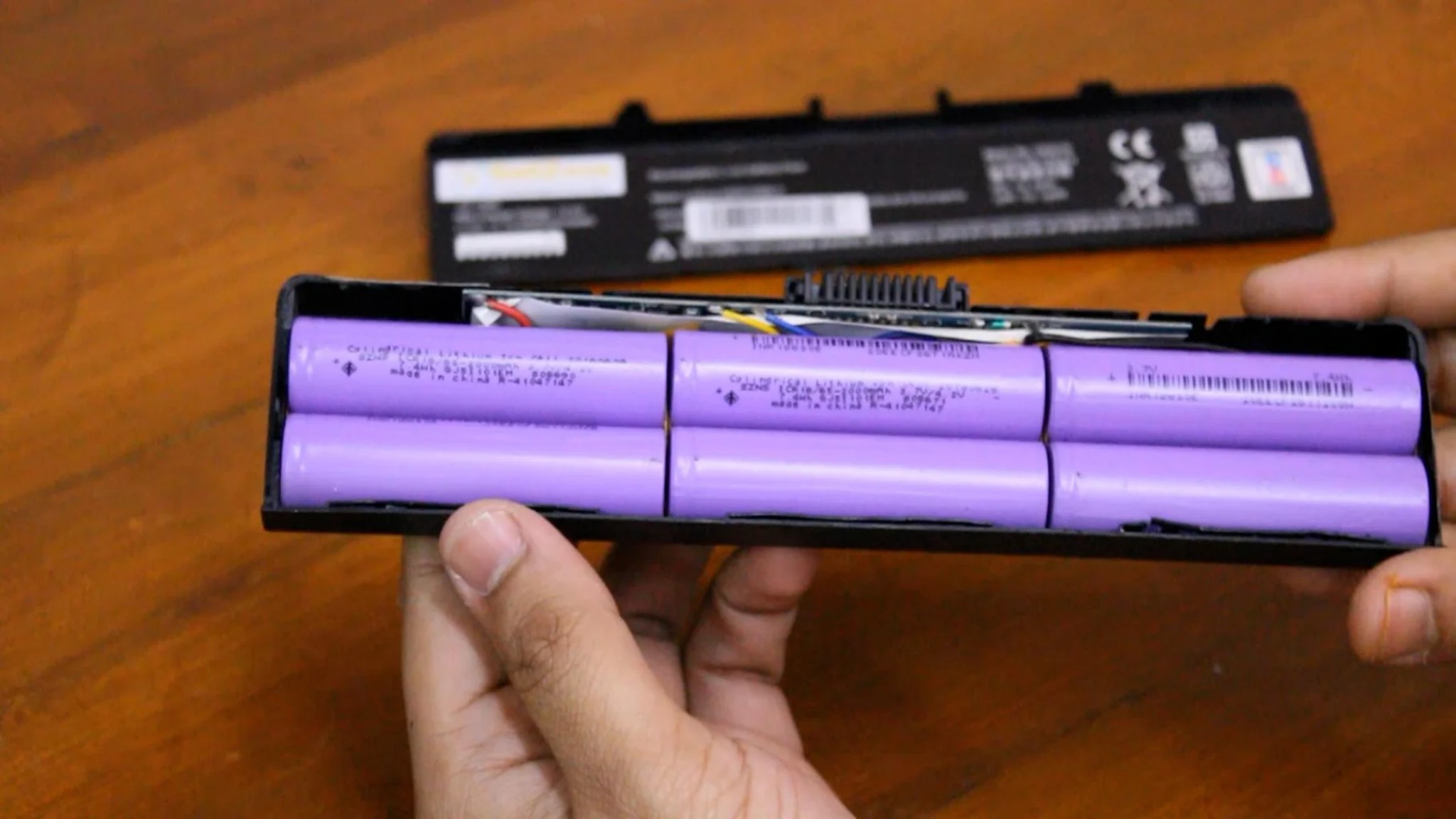 009 Laptop battery cell.jpg