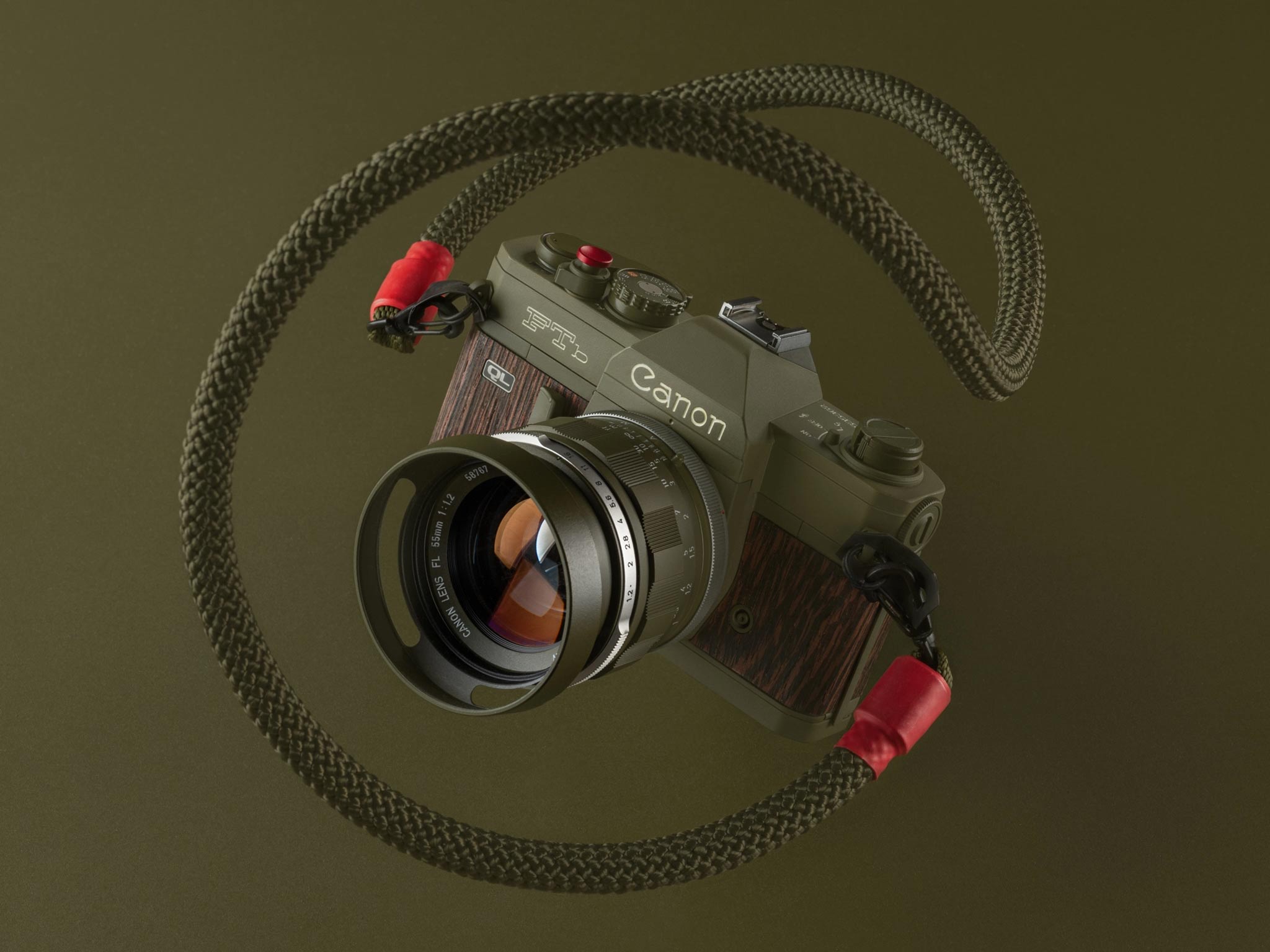 Adrian-Prada-máy-ảnh-custom1.jpg