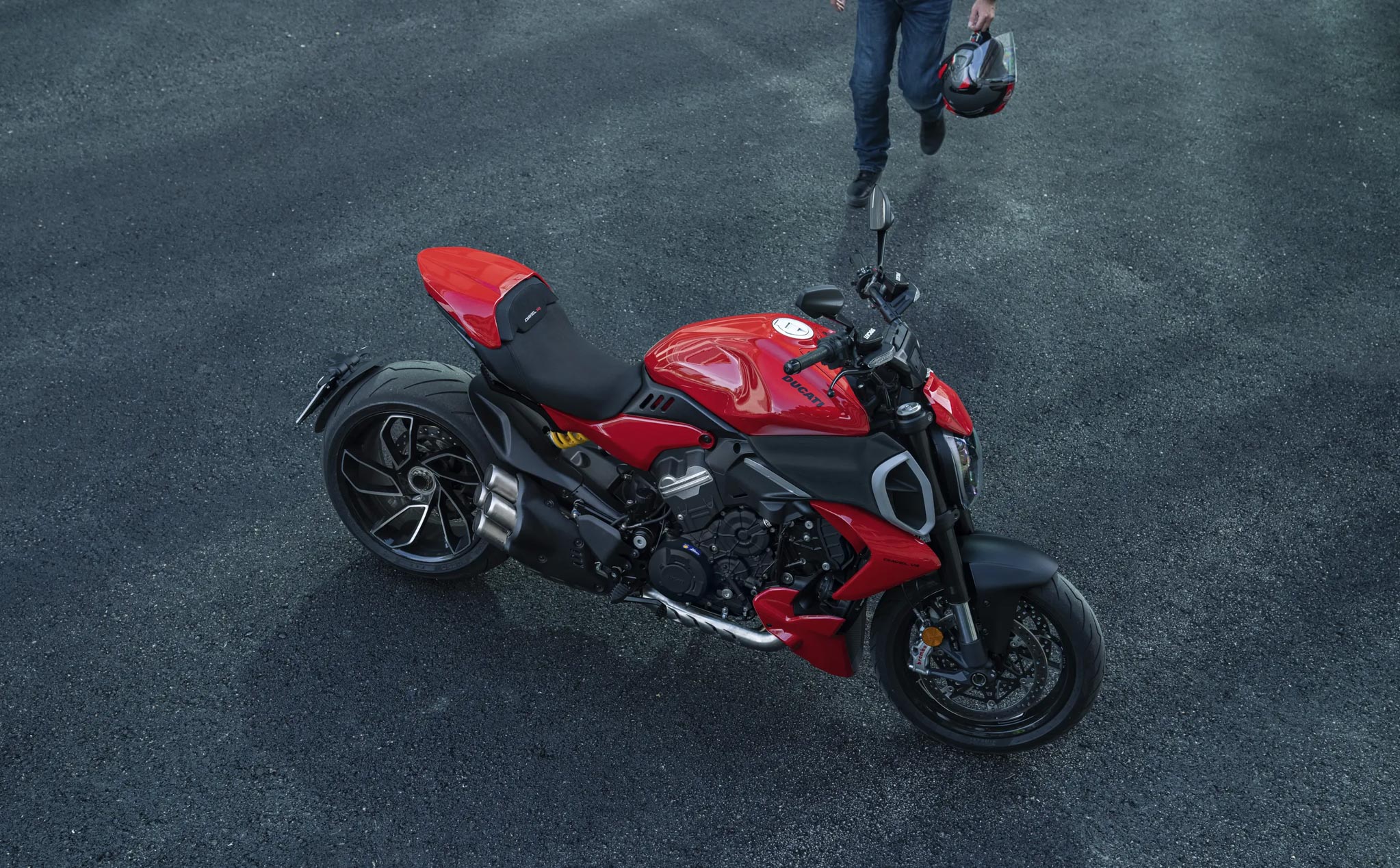 Ducati Diavel V4 là chiếc xe đẹp nhất triển lãm EICMA năm nay