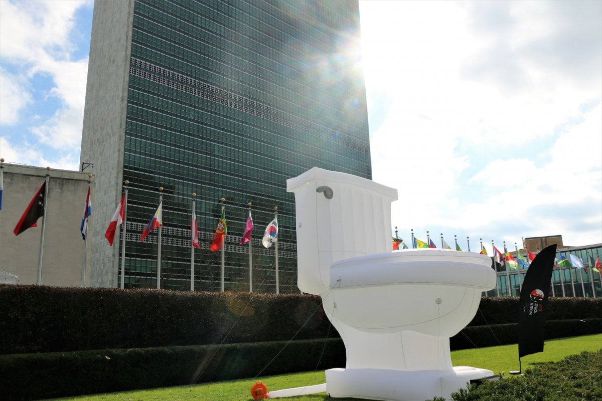Trong trường hợp anh em quên: Hôm nay là ngày Toilet thế giới, và cũng là Ngày quốc tế đàn ông đó