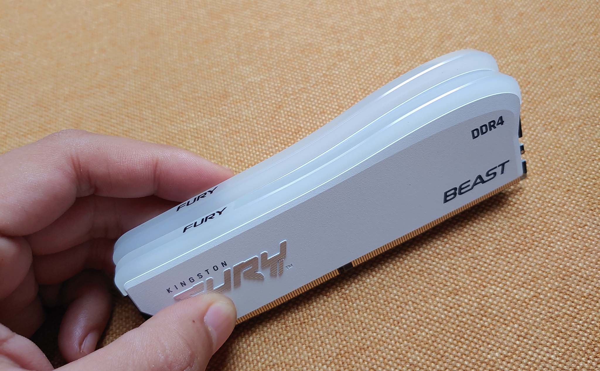 018 FURY Beast DDR4 RGB Special Edition 4.jpg