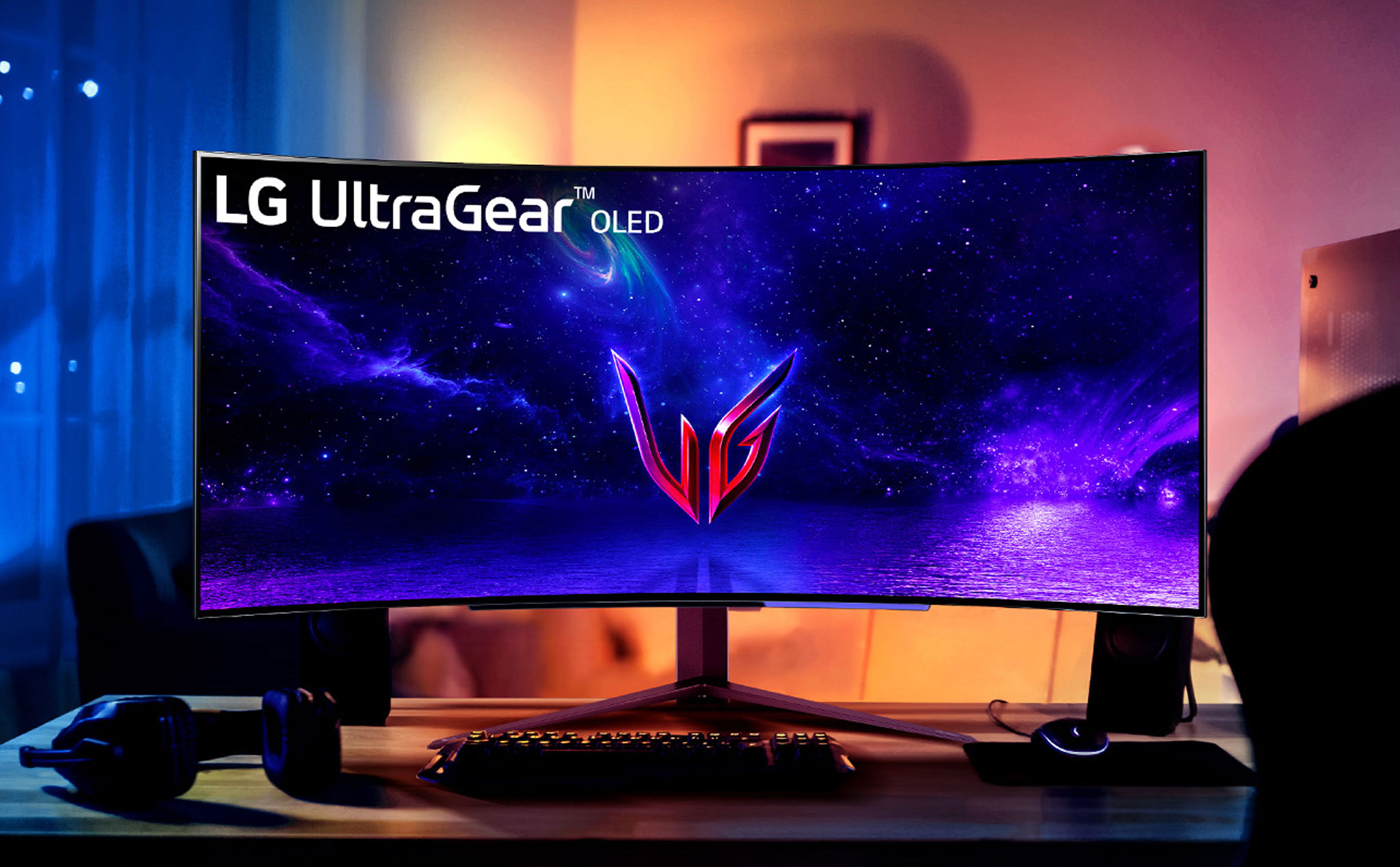 LG ra mắt màn hình gaming OLED UltraGear cong 45", 240Hz giá khoảng 1.699$
