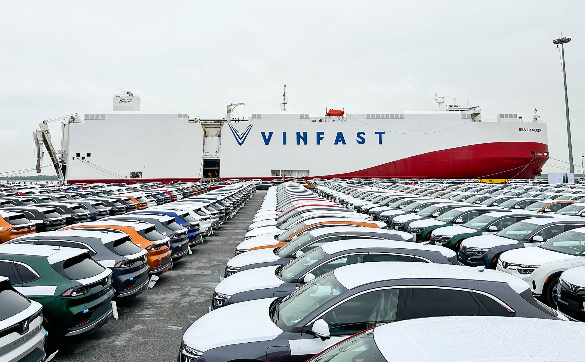 VinFast xuất khẩu lô xe điện đầu tiên ra thế giới, chuyến tàu khởi động với 999 xe