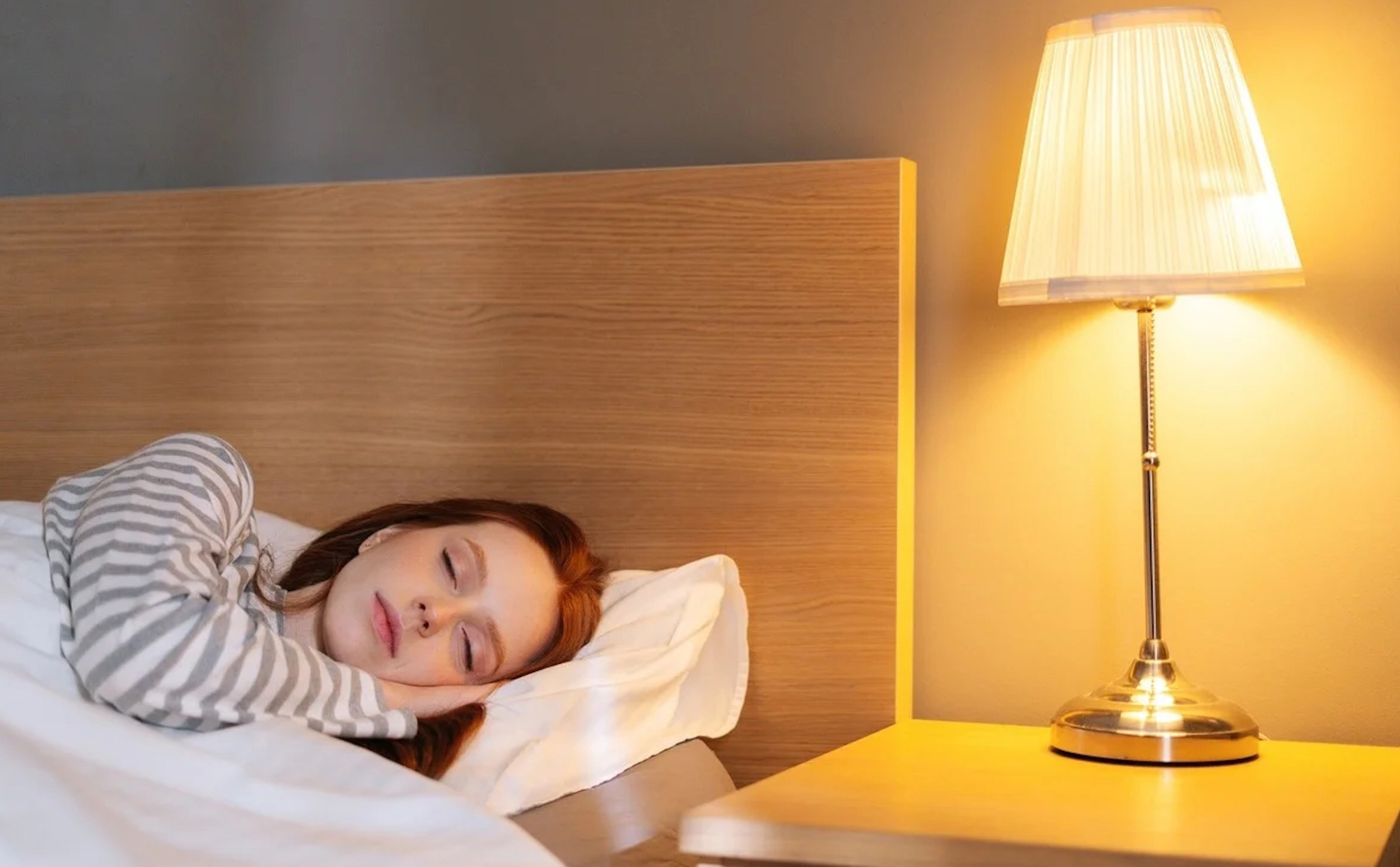 Tại sao mở đèn khi ngủ có hại cho sức khoẻ?