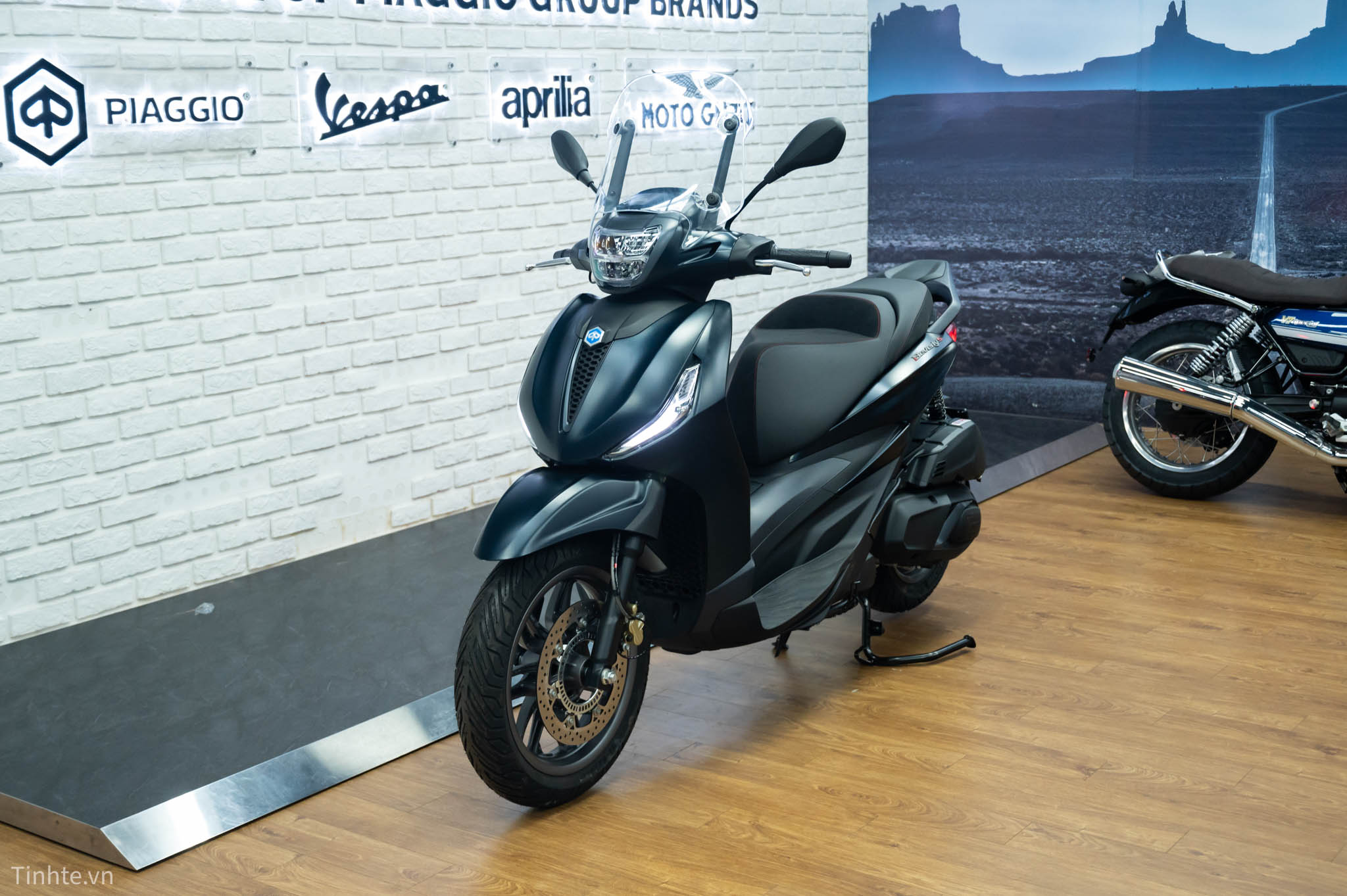 PIAGGIO BEVERLY 300 2011on Review  Specs  Prices  MCN