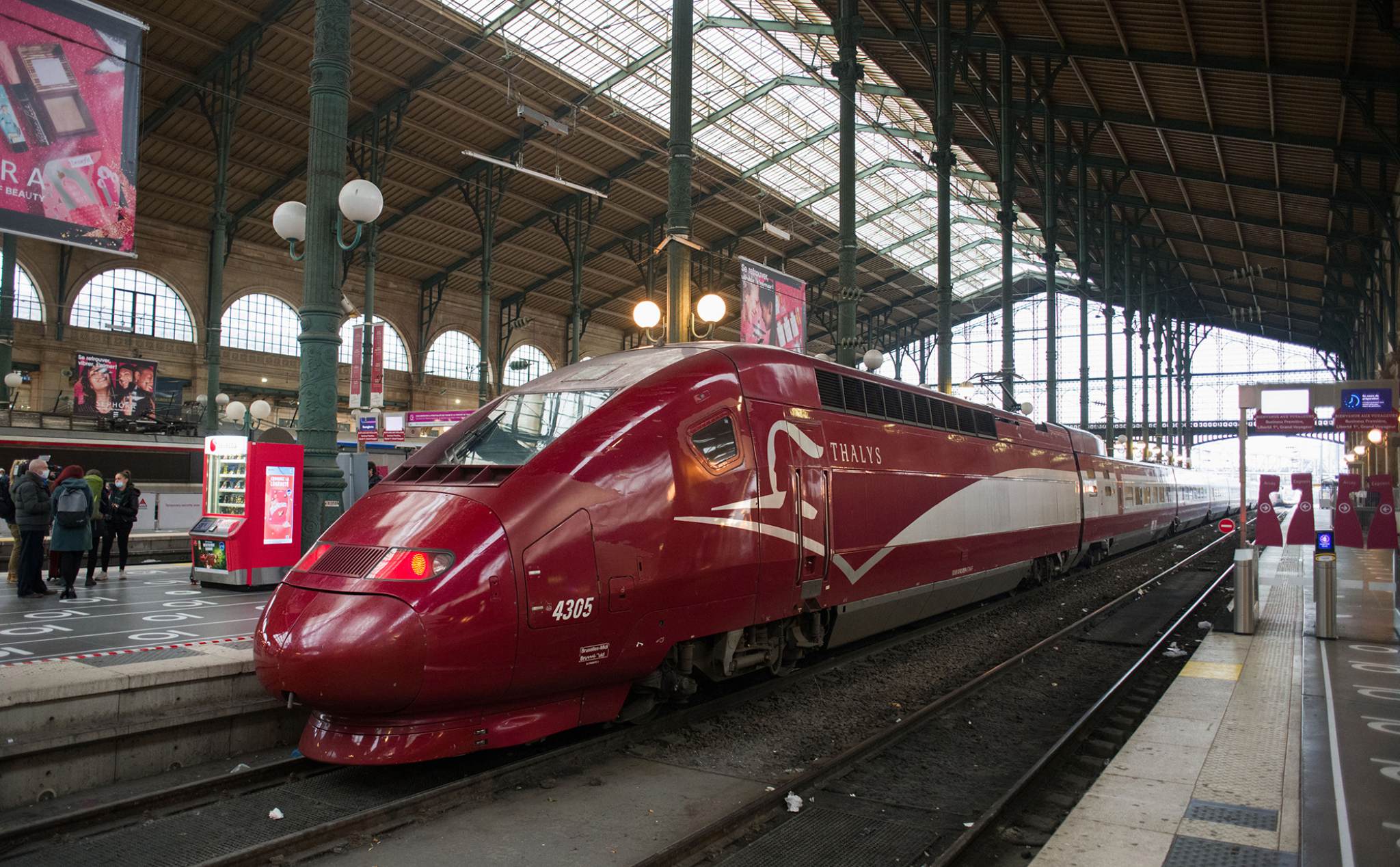 Pháp sẽ bỏ các chuyến bay cự ly gần nếu điểm đến có tuyến xe lửa tương ứng đi dưới 2.5h
