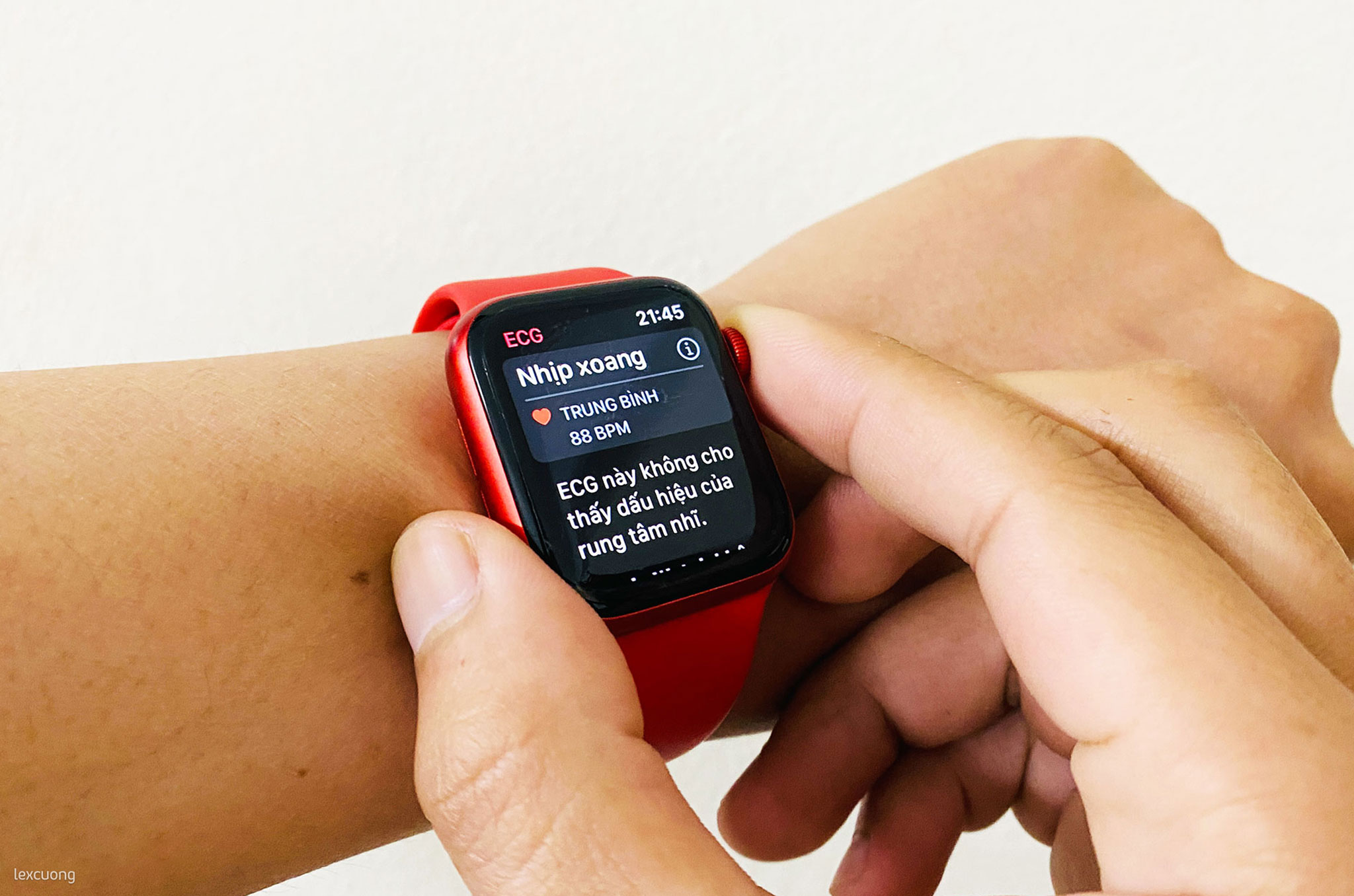 Apple-Watch-Series-6-Red-Product-06.jpg