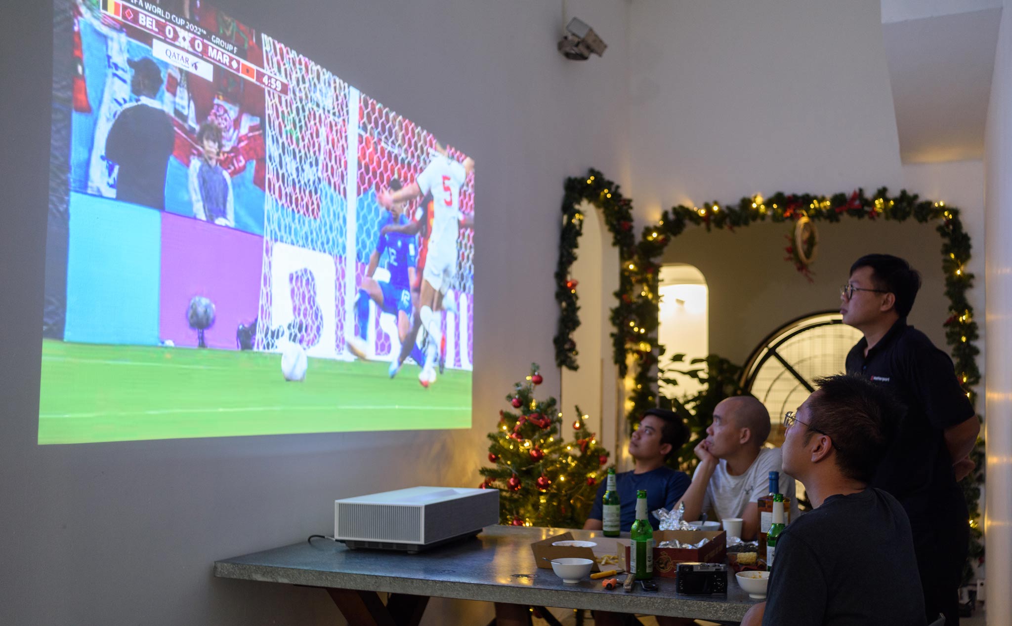 Trên tay LG CineBeam Laser 4K UHD: giải pháp máy chiếu TV laser 4K mùa World Cup