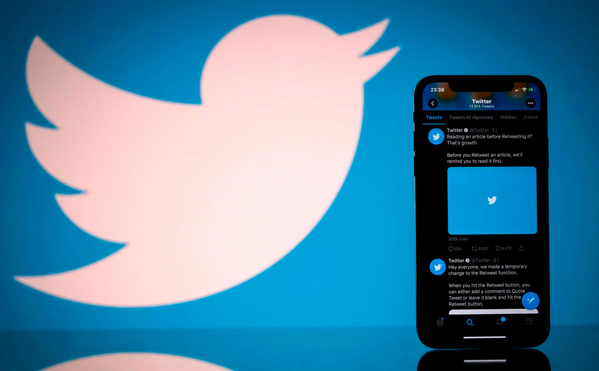 Gói Twitter Blue mới sẽ có giá 11 USD/ tháng cho người dùng iPhone và 7 USD/tháng trên nền tảng web?